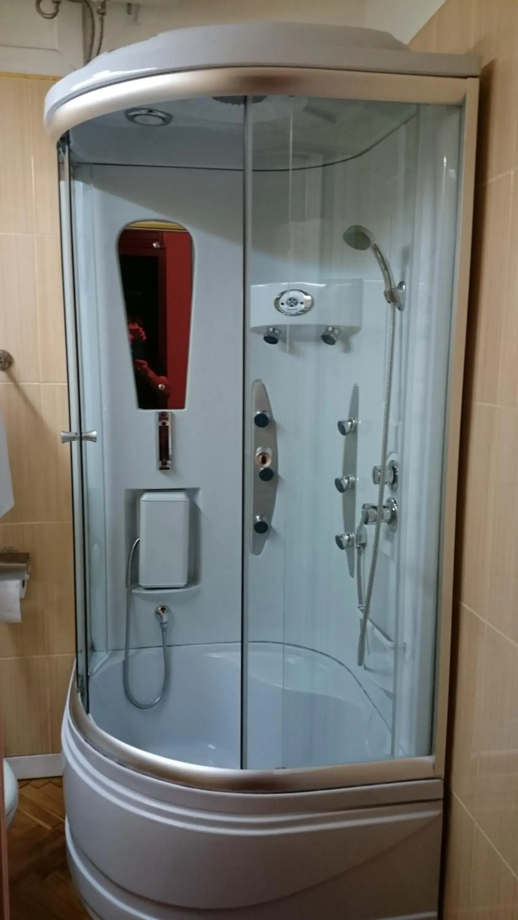 Shower, Bathroom in Rimini Club Inn & Suites