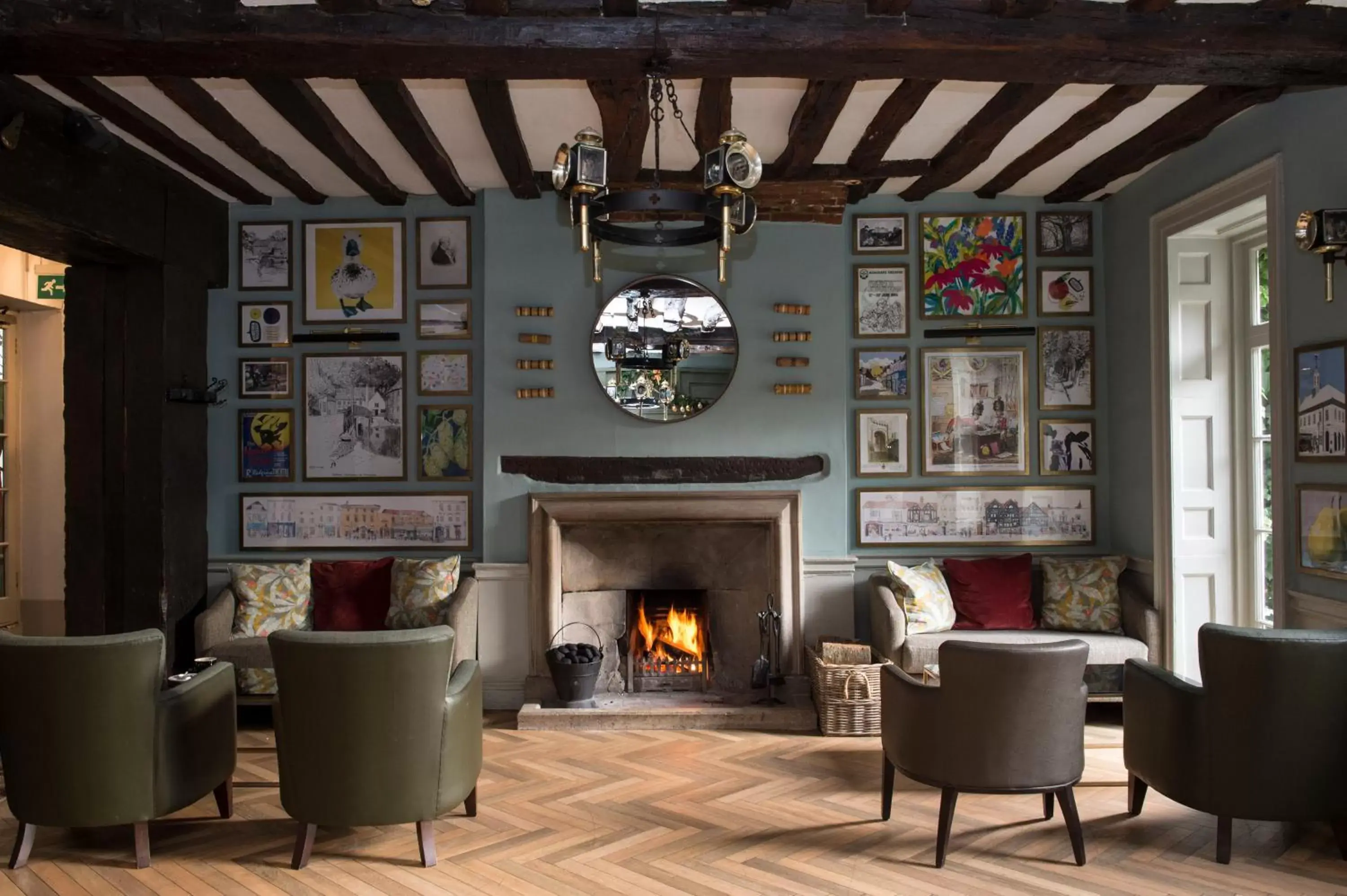 Lounge or bar, Lobby/Reception in Bush Hotel Farnham