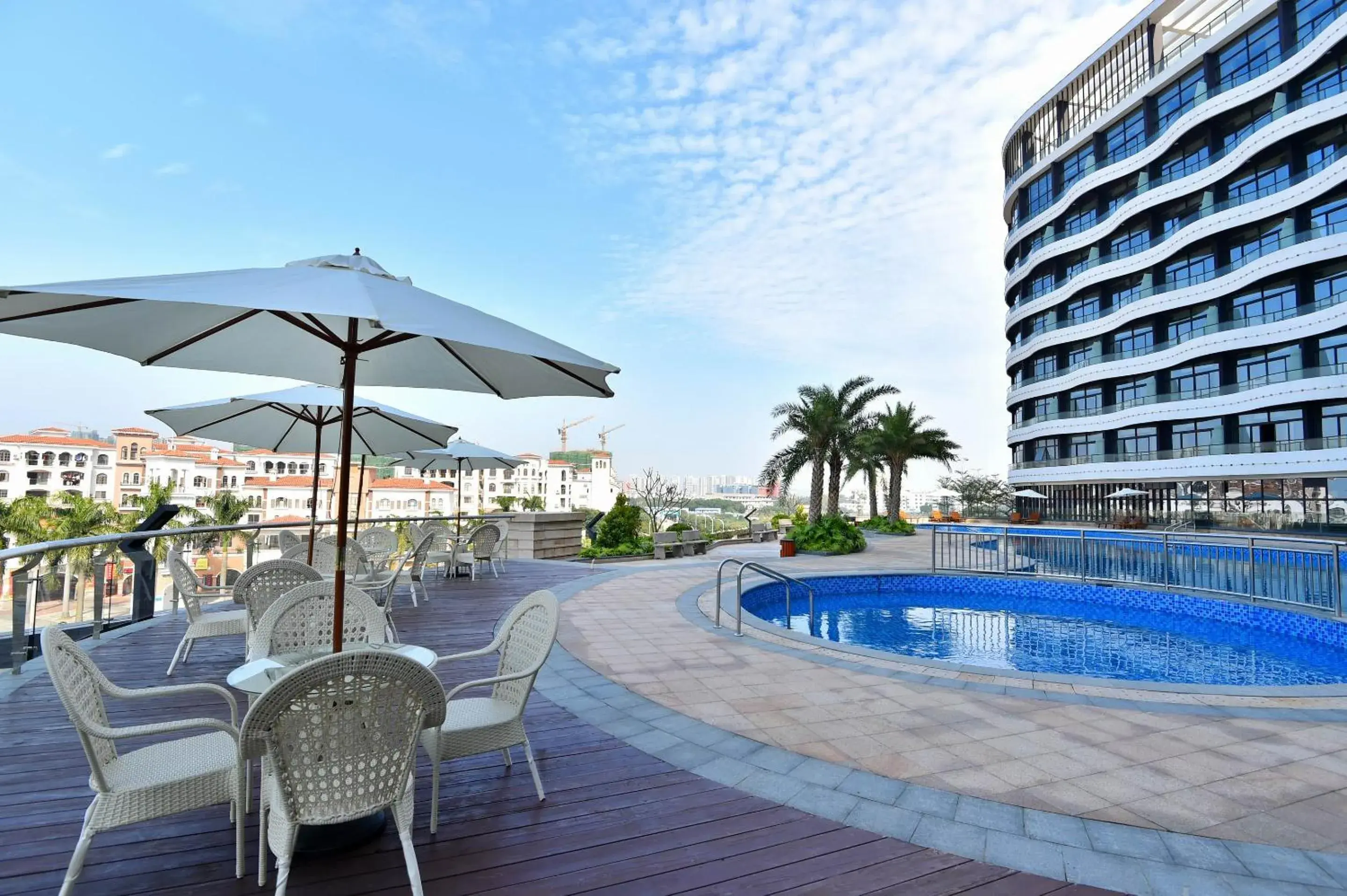 Swimming pool in Grand Skylight International Hotel Huizhou