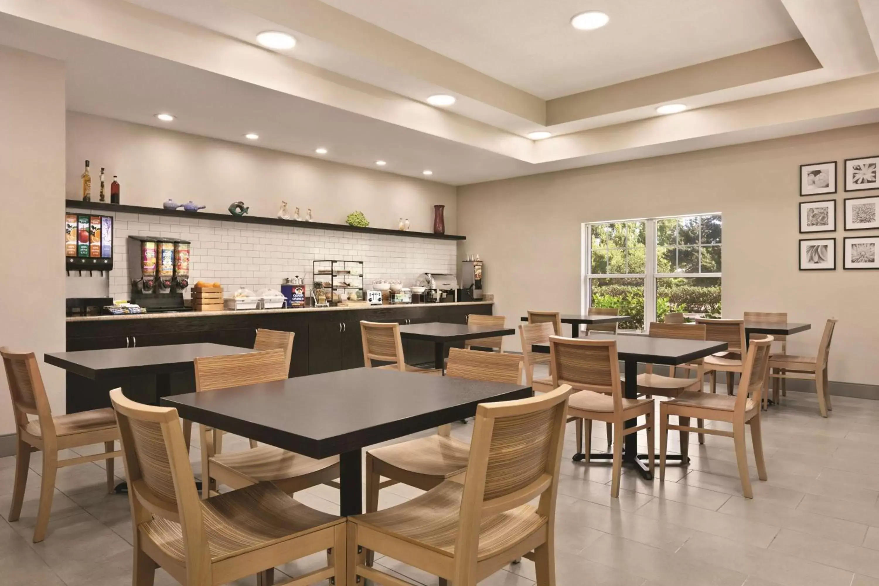 Restaurant/Places to Eat in Country Inn & Suites by Radisson, Tampa/Brandon, FL