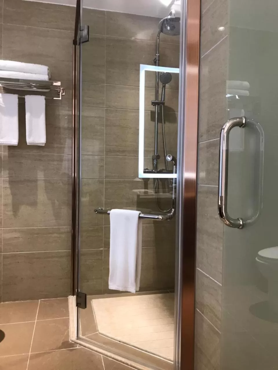 Shower in Ocean Delight Boutique Hotel 海悦精品酒店
