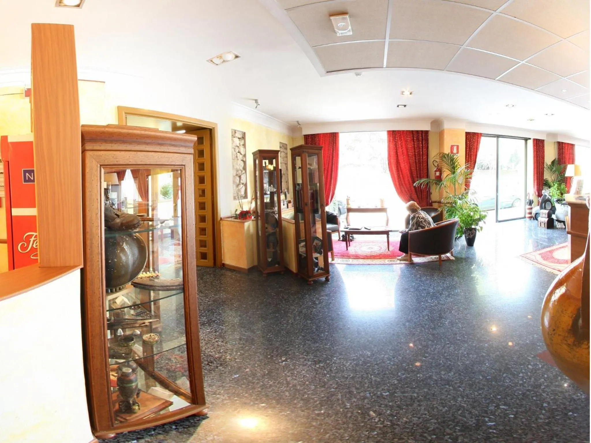 Lobby or reception in Hotel La Pace - Experience