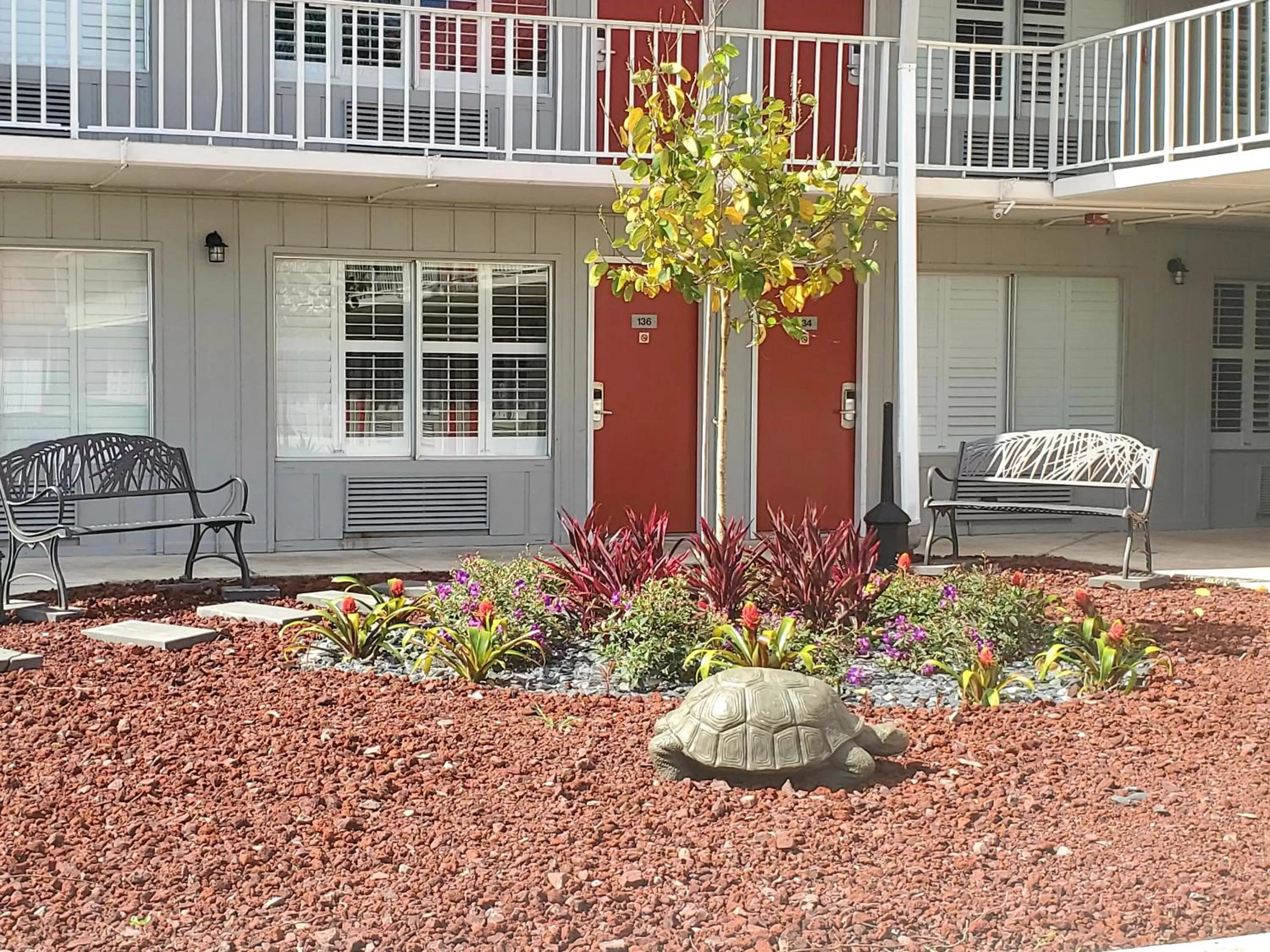 Property building in Vero Beach Inn & Suites Vero Beach I-95