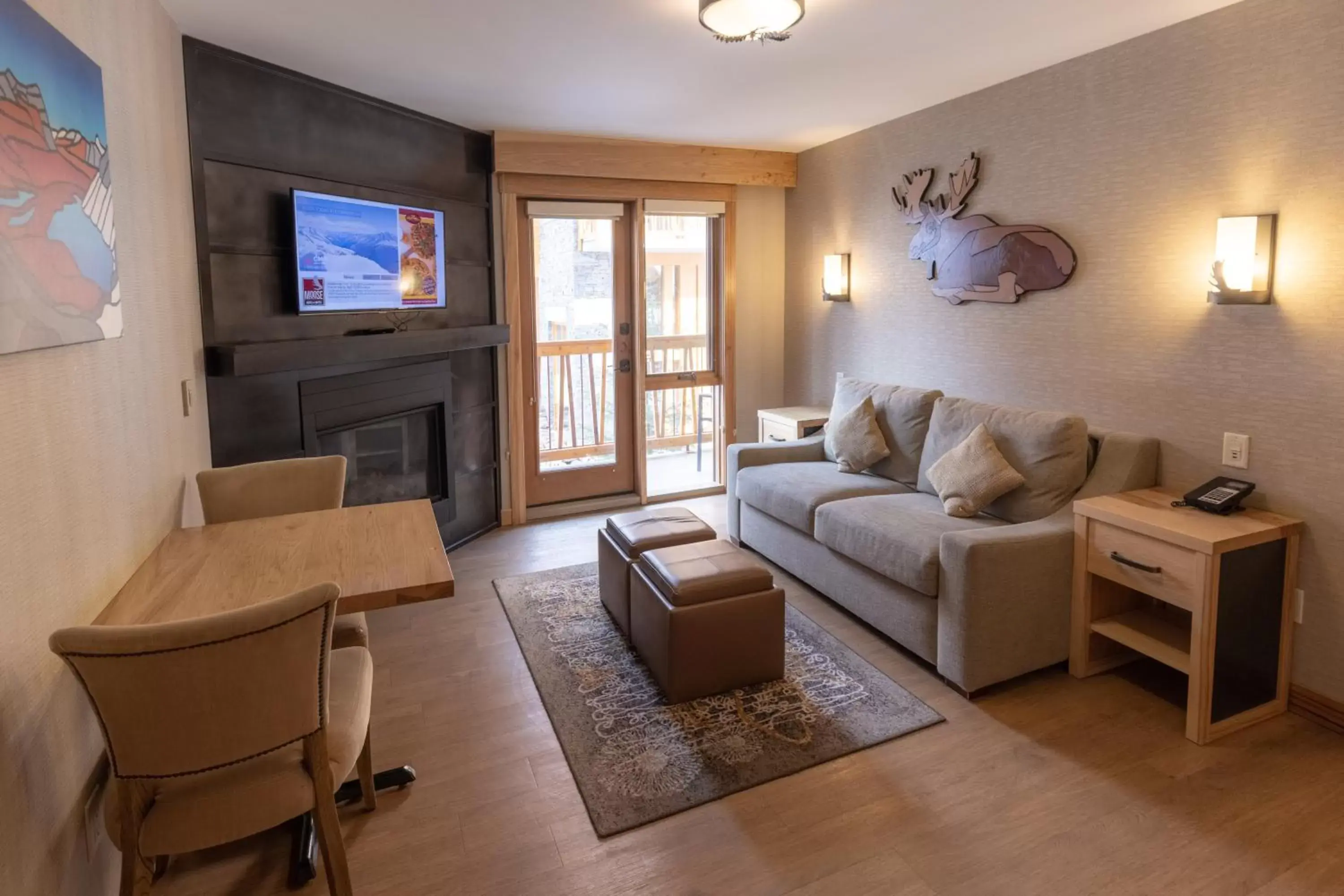 Living room, Seating Area in Moose Hotel and Suites