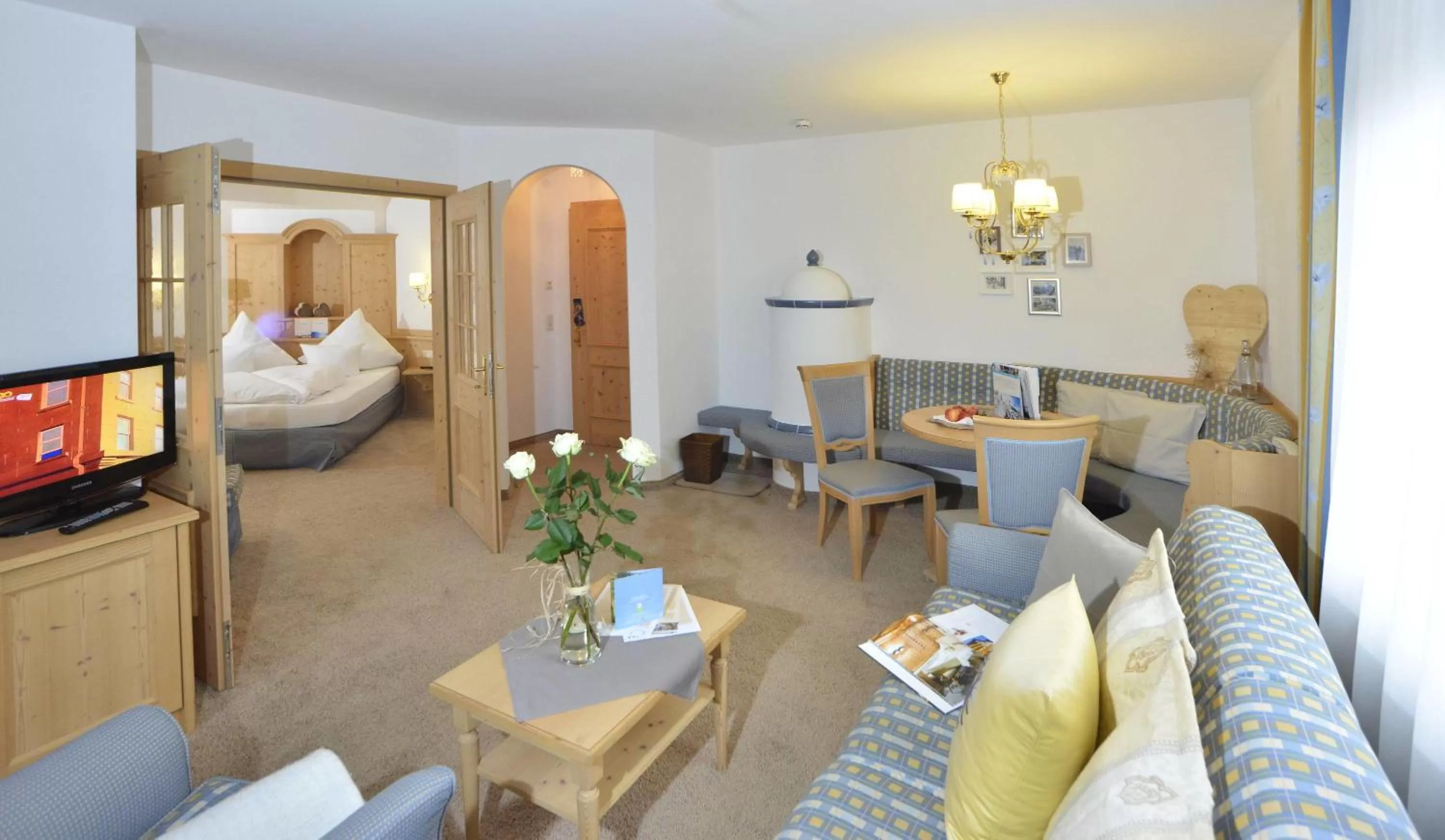 Living room, Bed in Hotel Diana