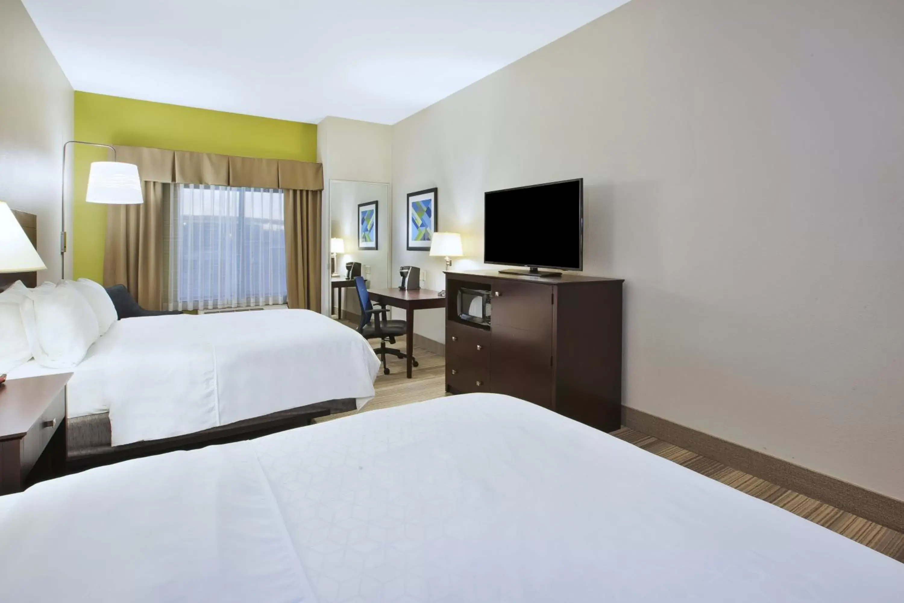 Photo of the whole room, Bed in Holiday Inn Express Niles, an IHG Hotel