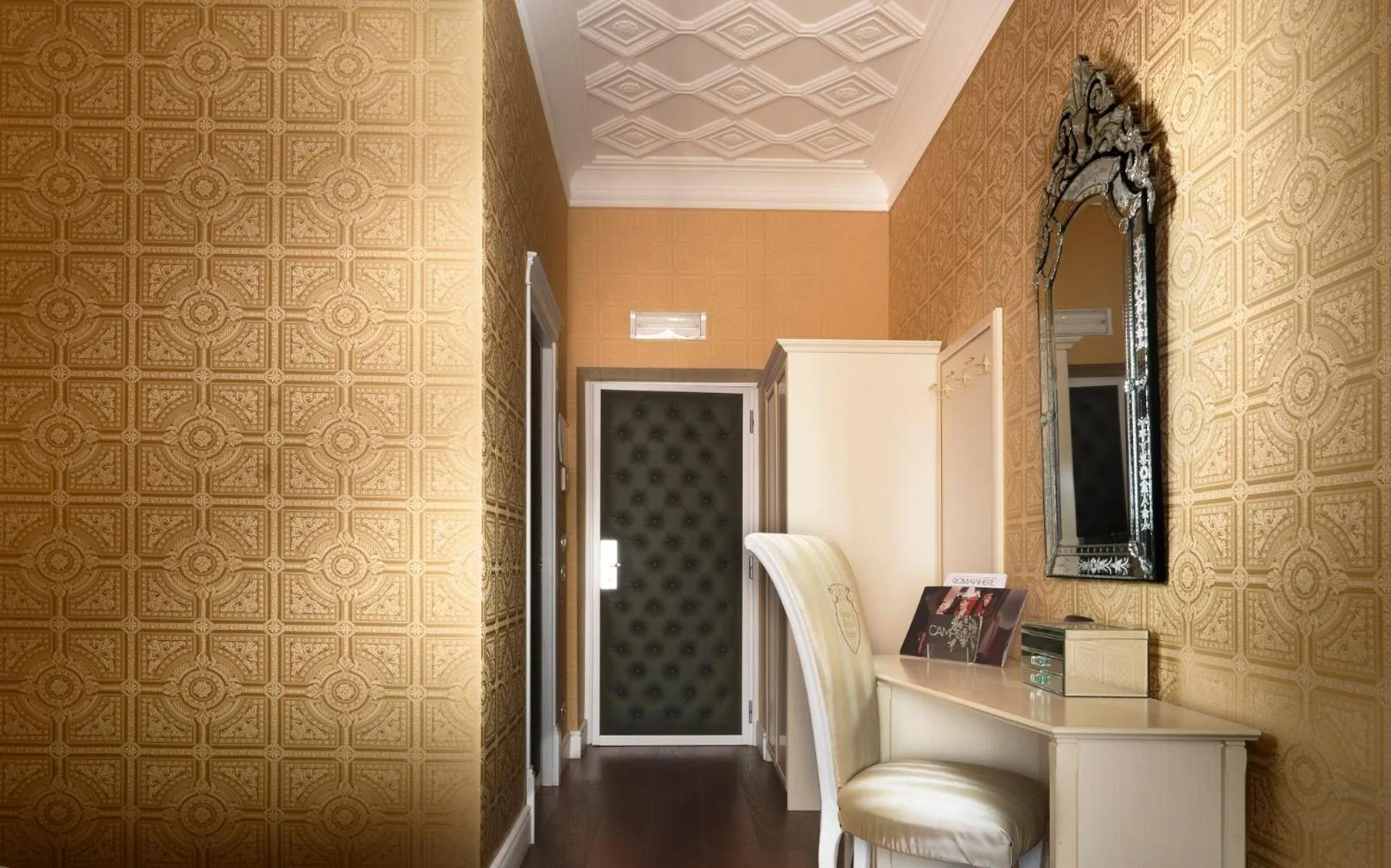 Seating area in Spagna Royal Suite