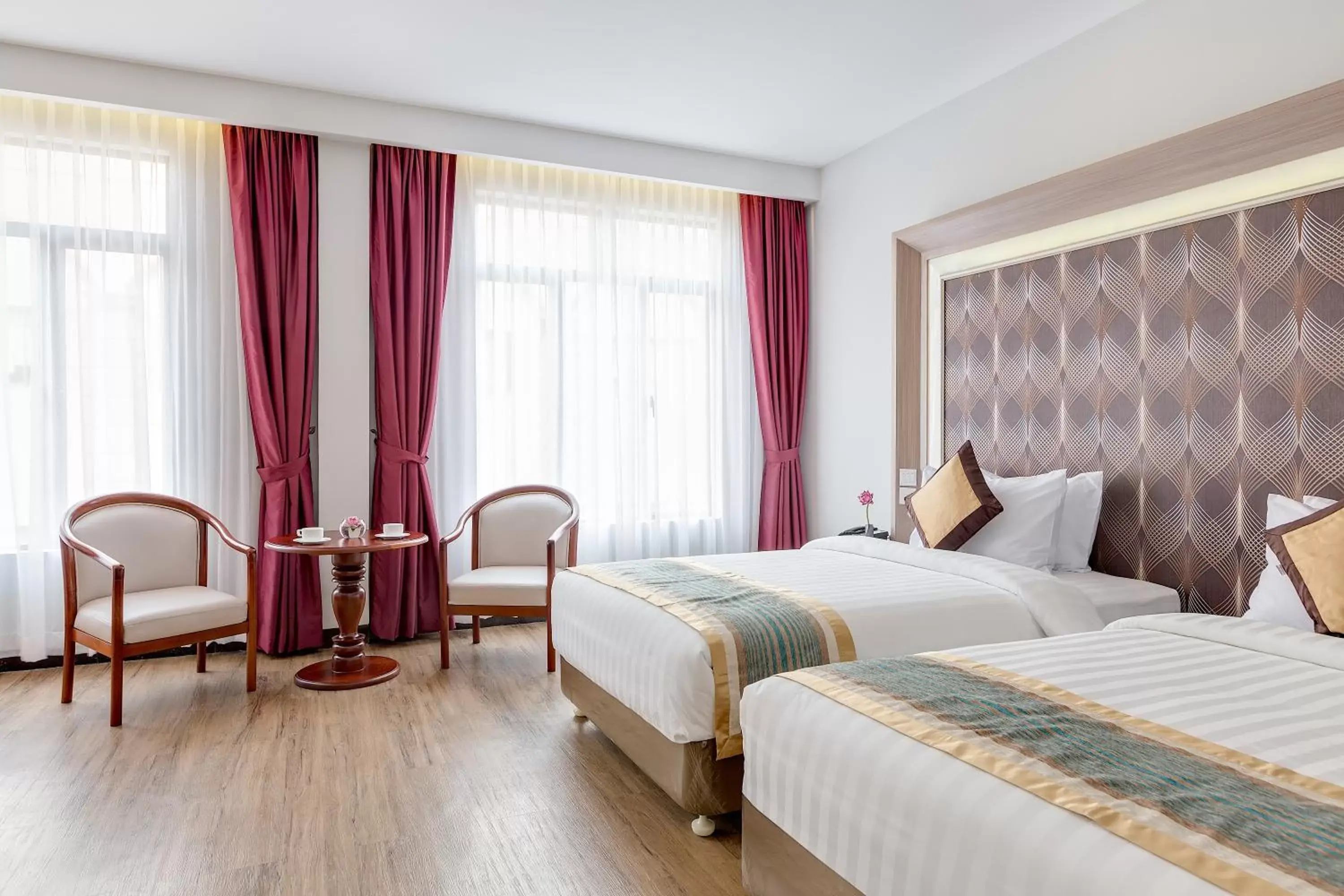 Dining area, Bed in New York Hotel