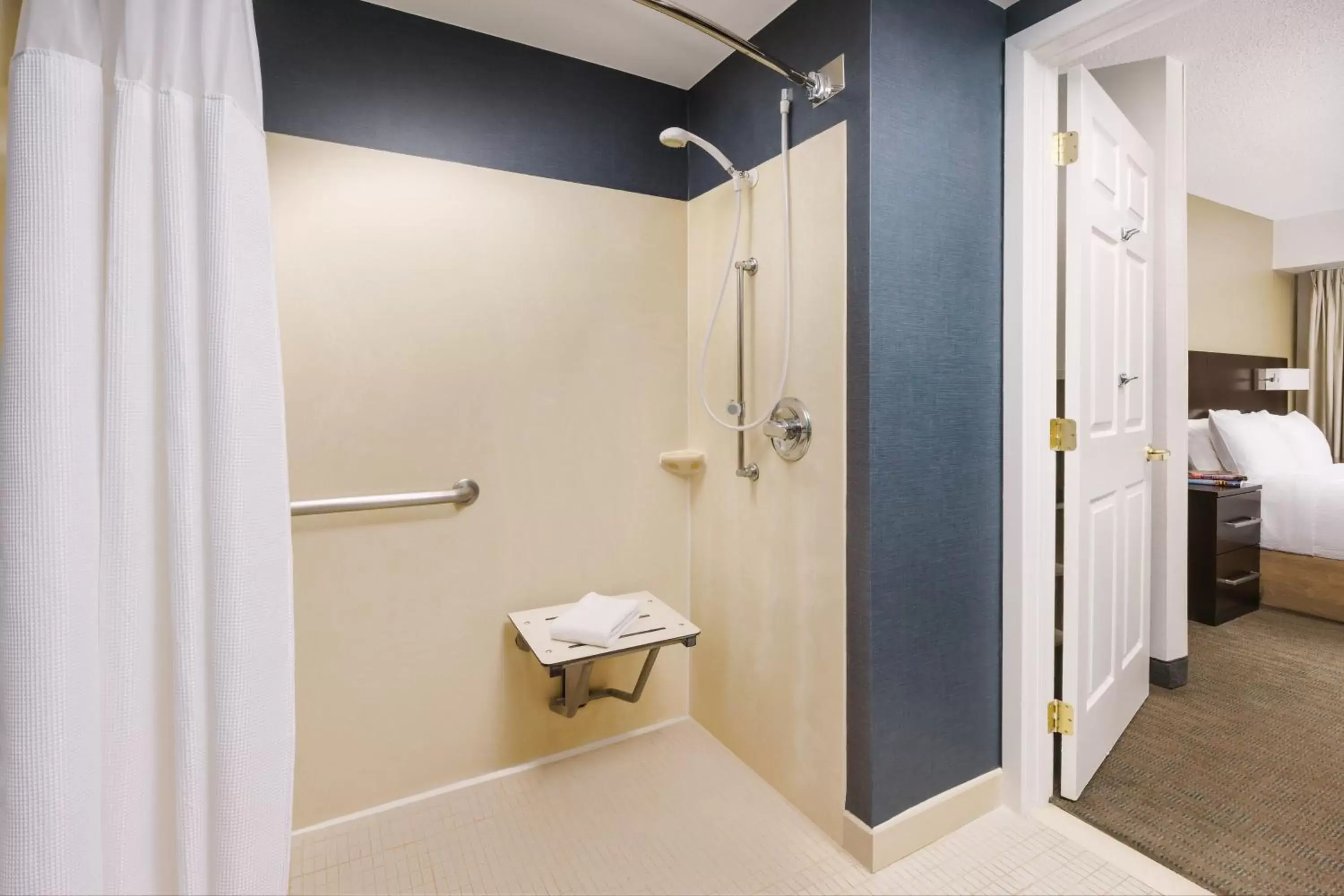 Bathroom in Residence Inn Gaithersburg Washingtonian Center