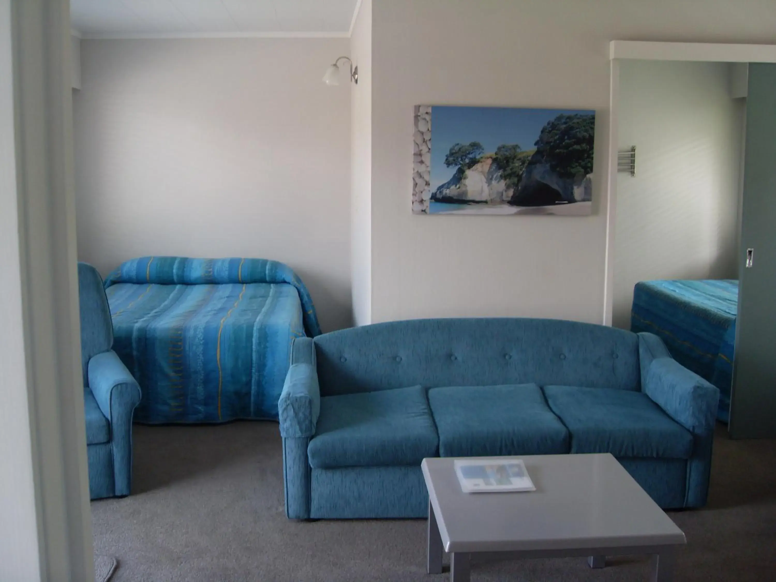 Bed, Seating Area in Averill Court Motel