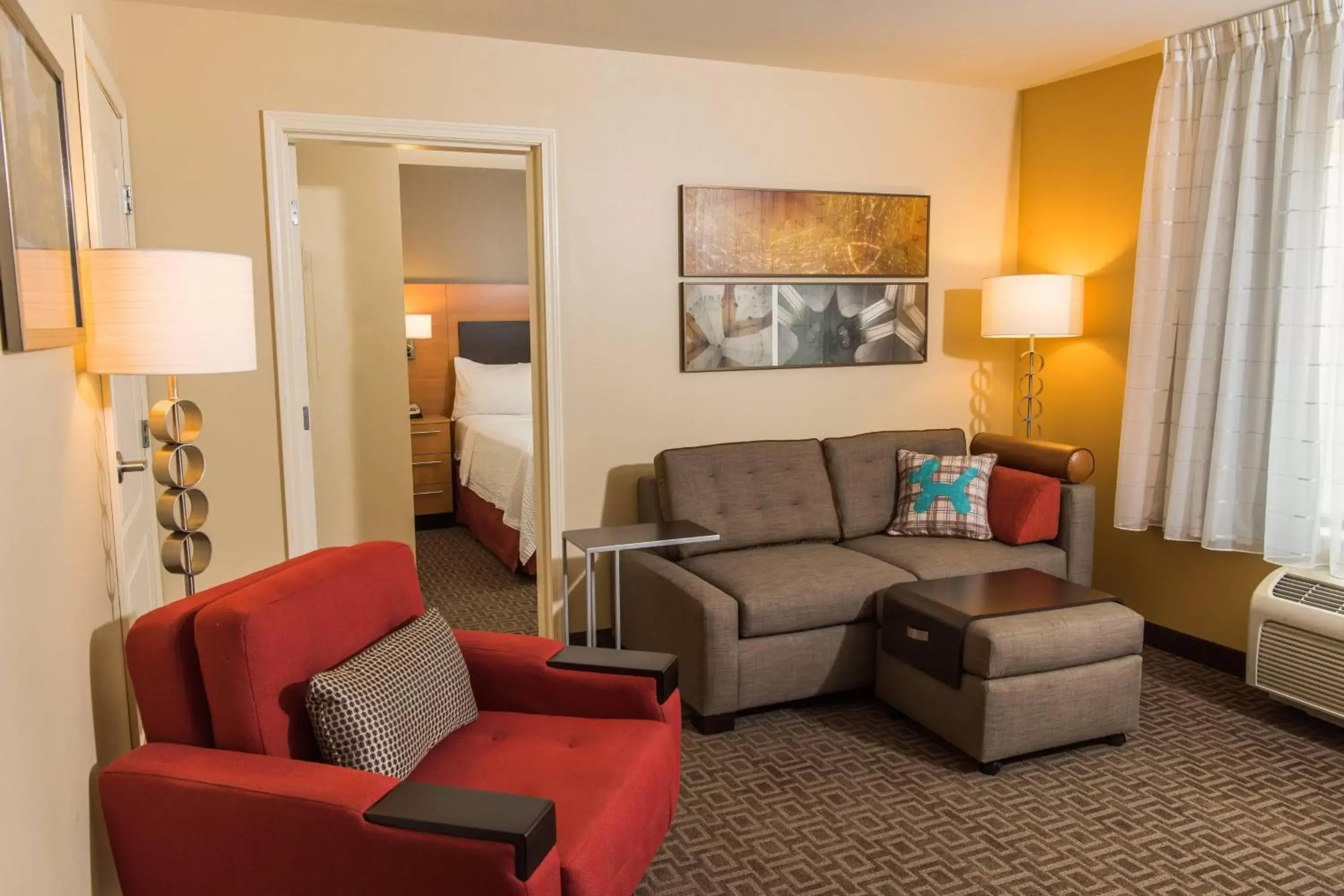 Living room, Seating Area in TownePlace Suites by Marriott Erie