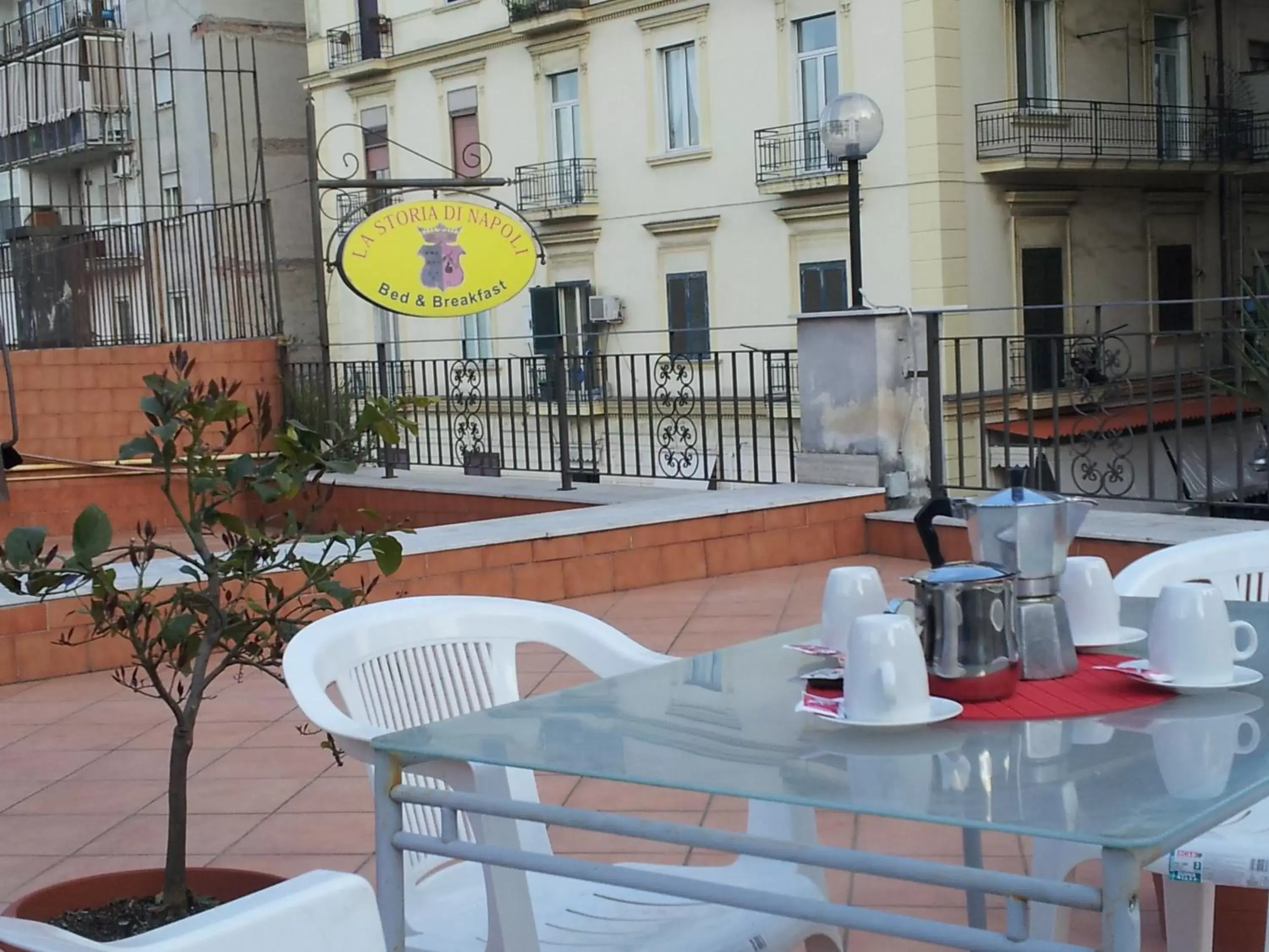 Balcony/Terrace, Restaurant/Places to Eat in B&B La Storia Di Napoli