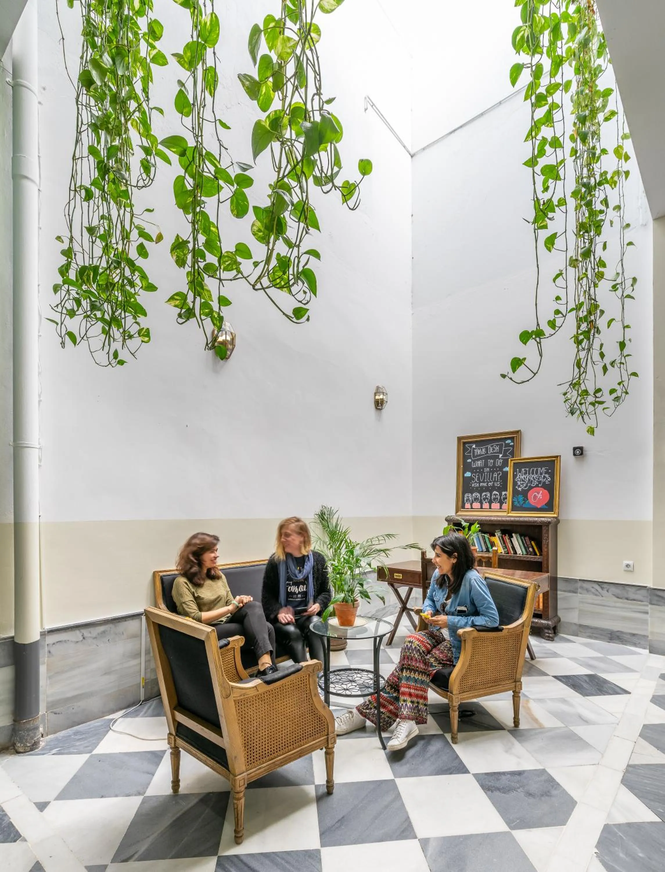Patio in Oasis Backpackers' Hostel Palace Sevilla