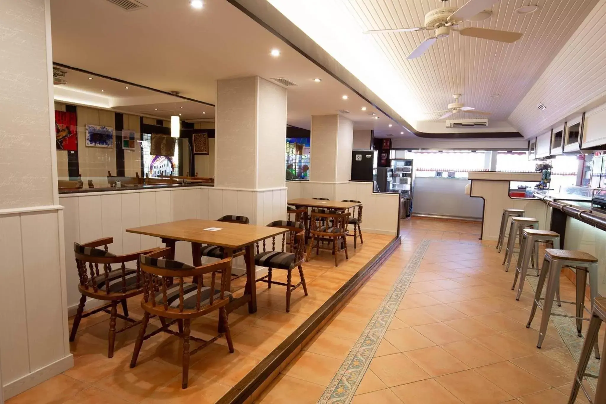 Lounge or bar, Restaurant/Places to Eat in Hotel Valentin