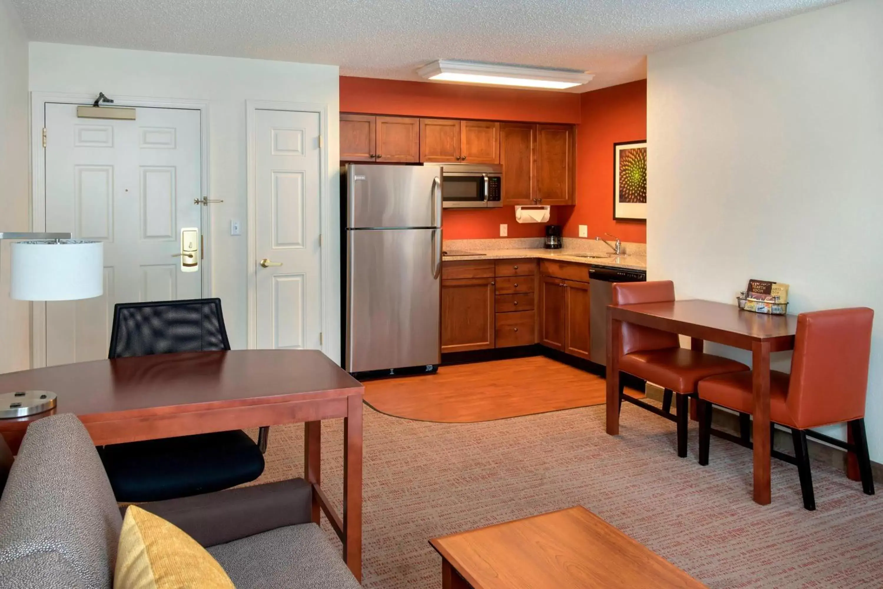 Kitchen or kitchenette, Seating Area in Residence Inn by Marriott Albany East Greenbush/Tech Valley