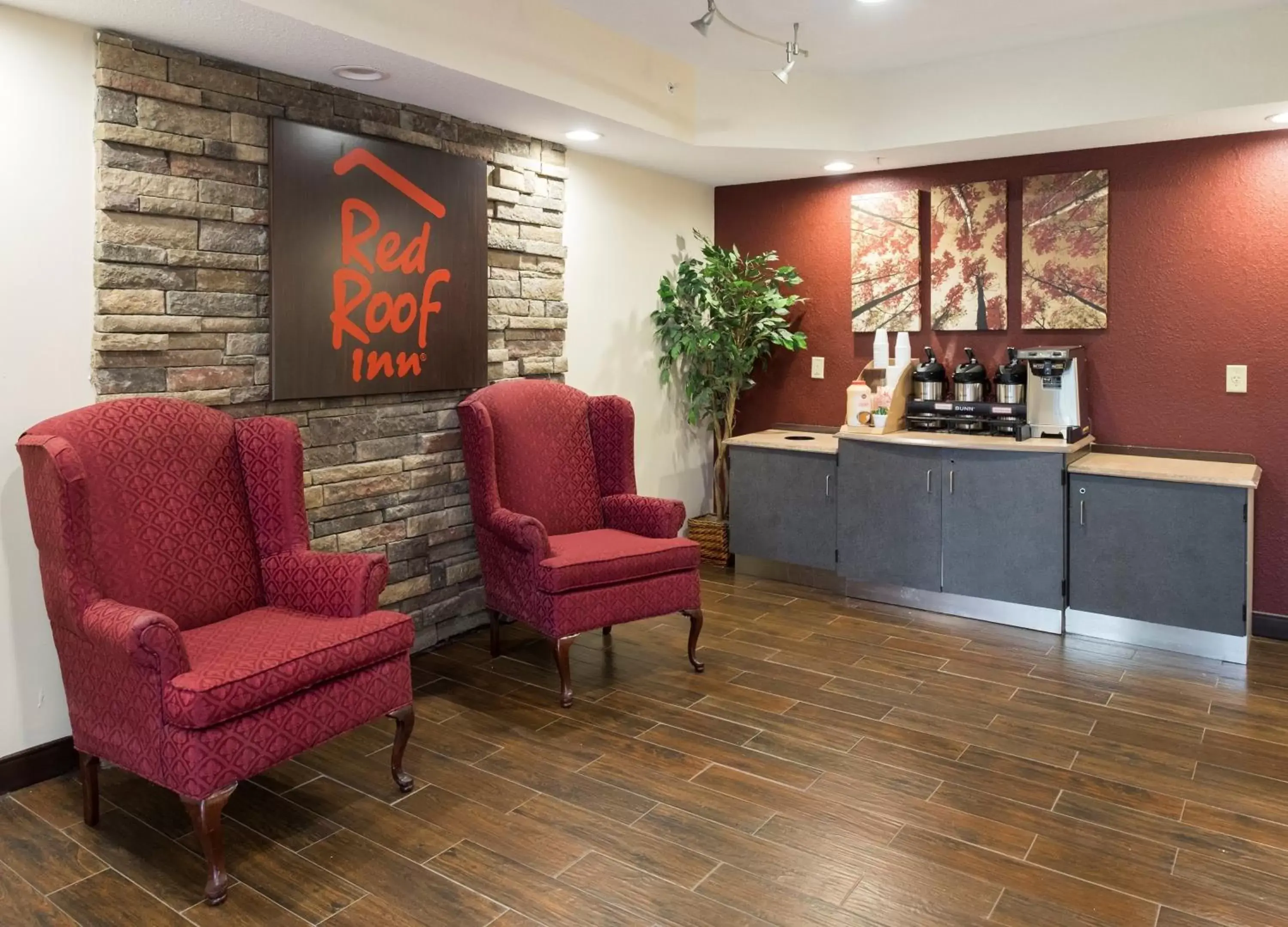 Lobby or reception, Lobby/Reception in Red Roof Inn Glens Falls - Lake George