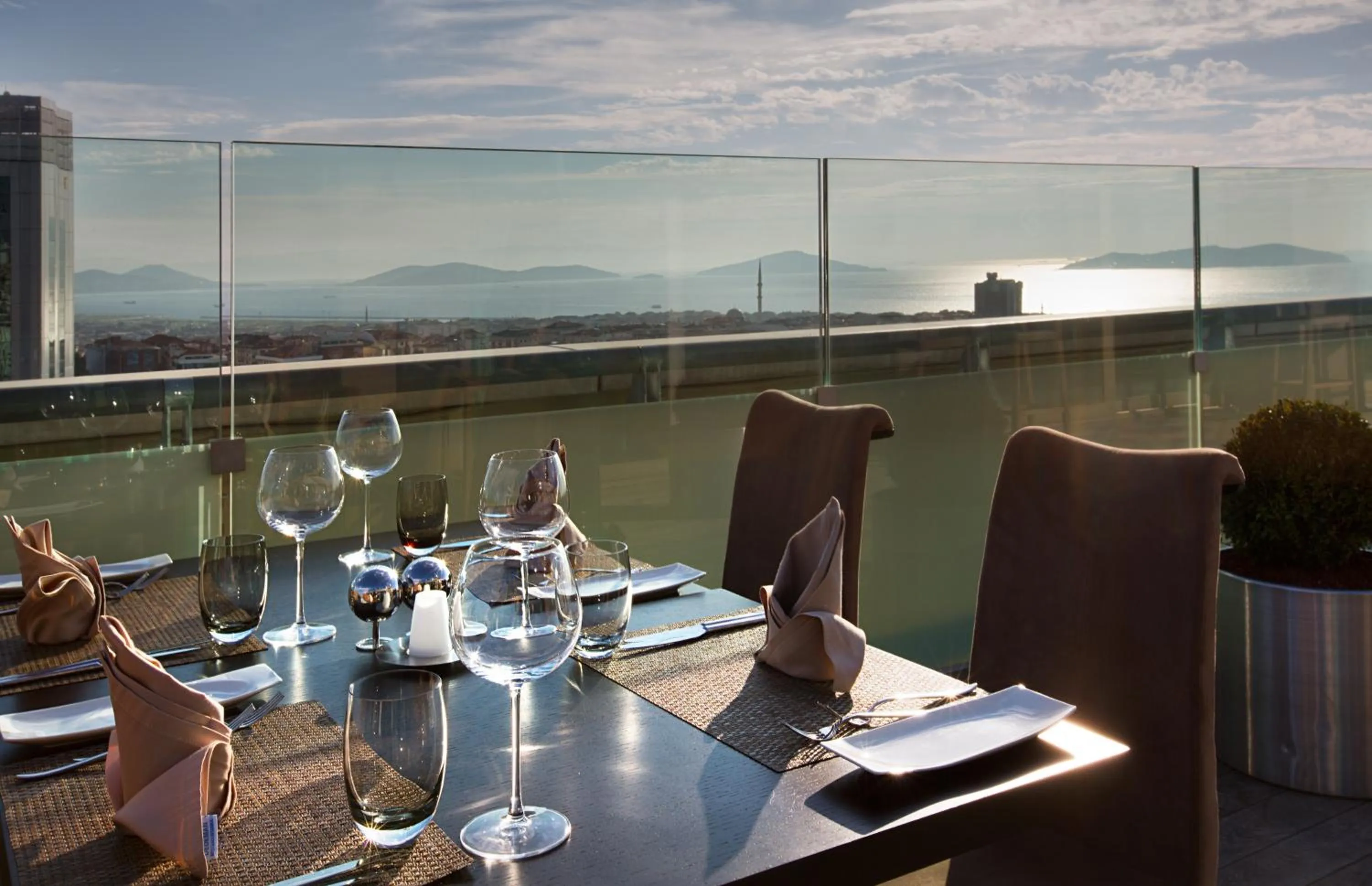 Restaurant/places to eat in Dedeman Bostanci Istanbul Hotel & Convention Center