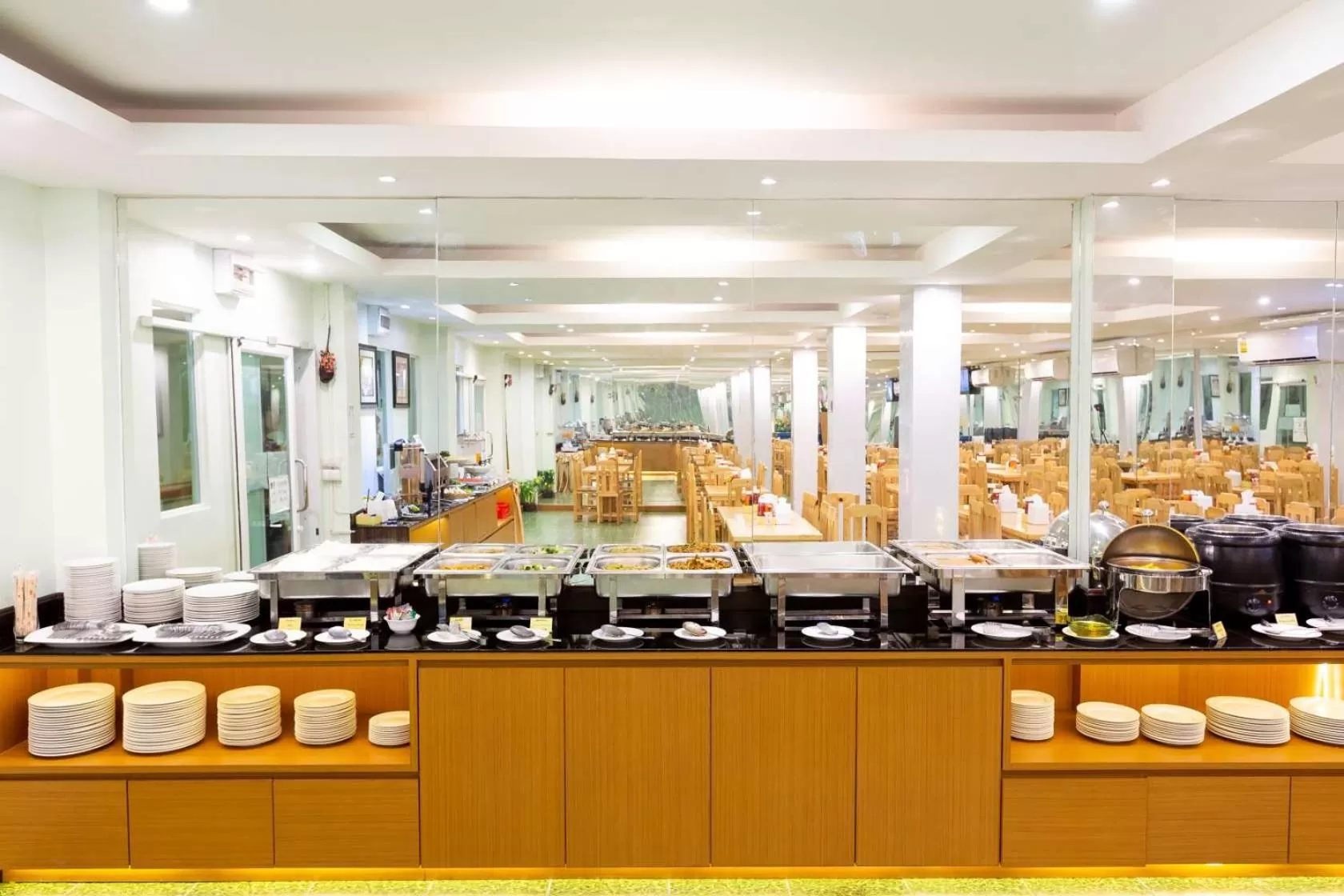 Restaurant/places to eat in Lucky Green View