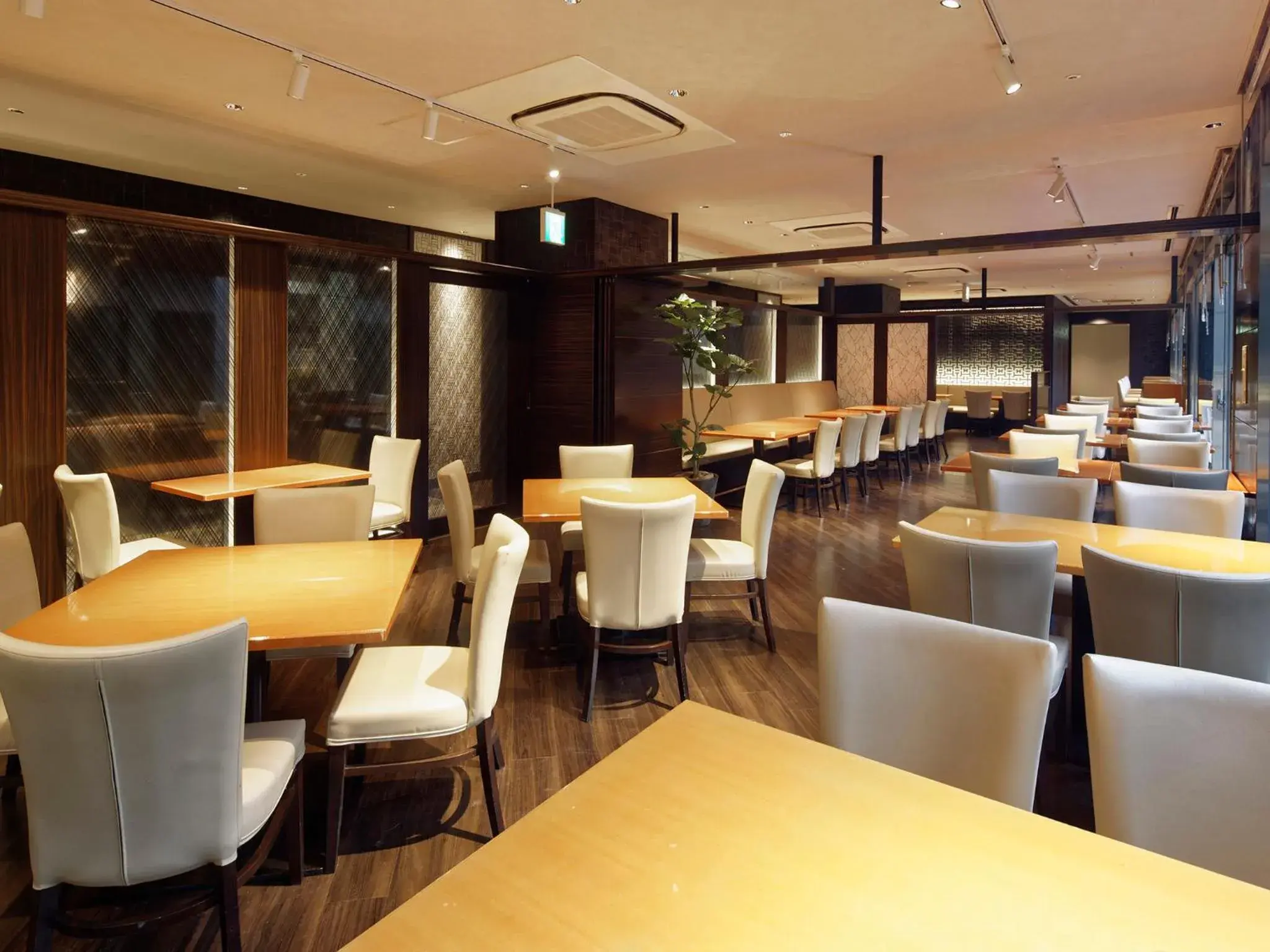 Restaurant/places to eat, Lounge/Bar in Hearton Hotel Nishi Umeda