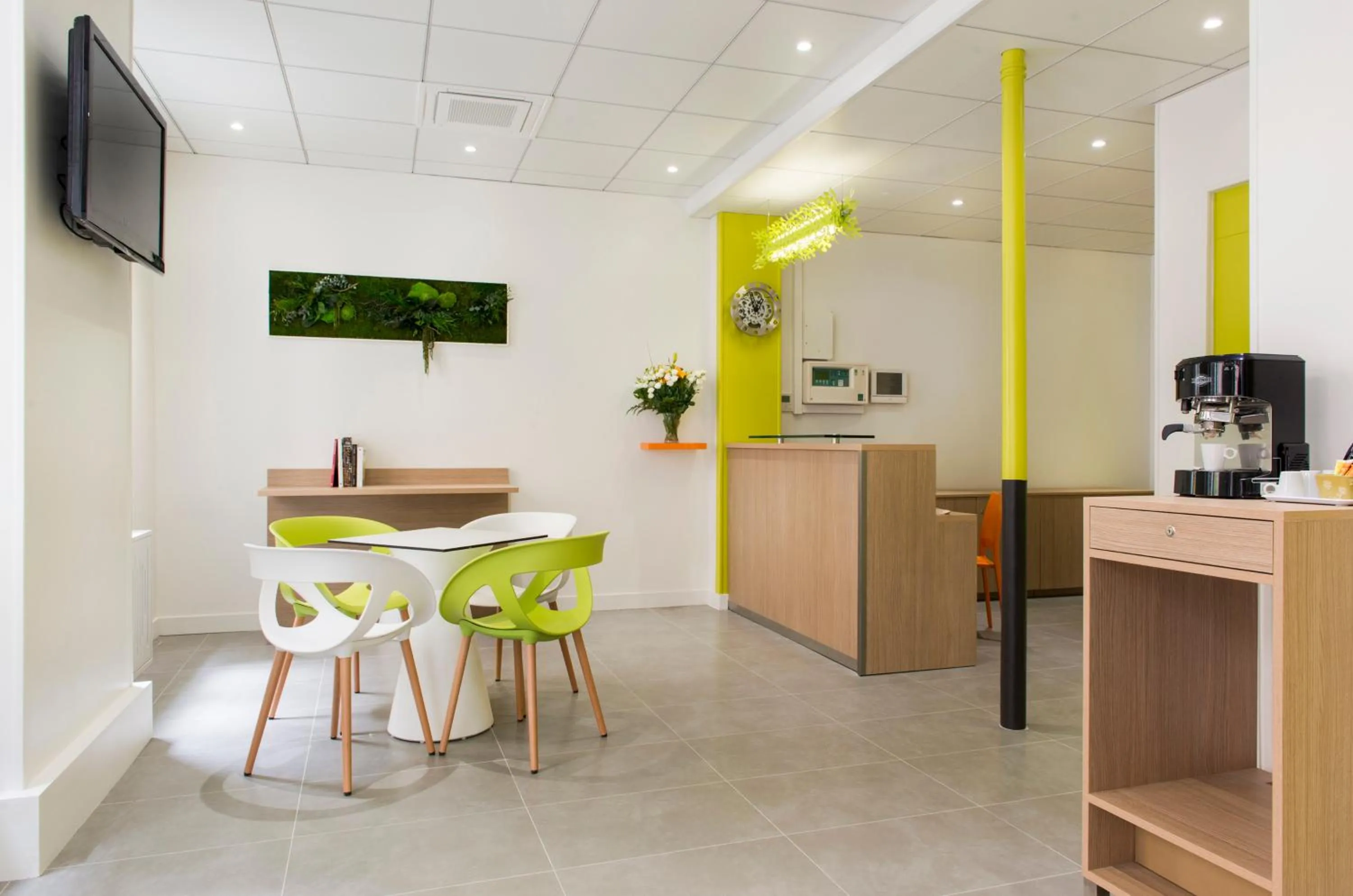 Lobby or reception in Hotel Bel Oranger Gare de Lyon