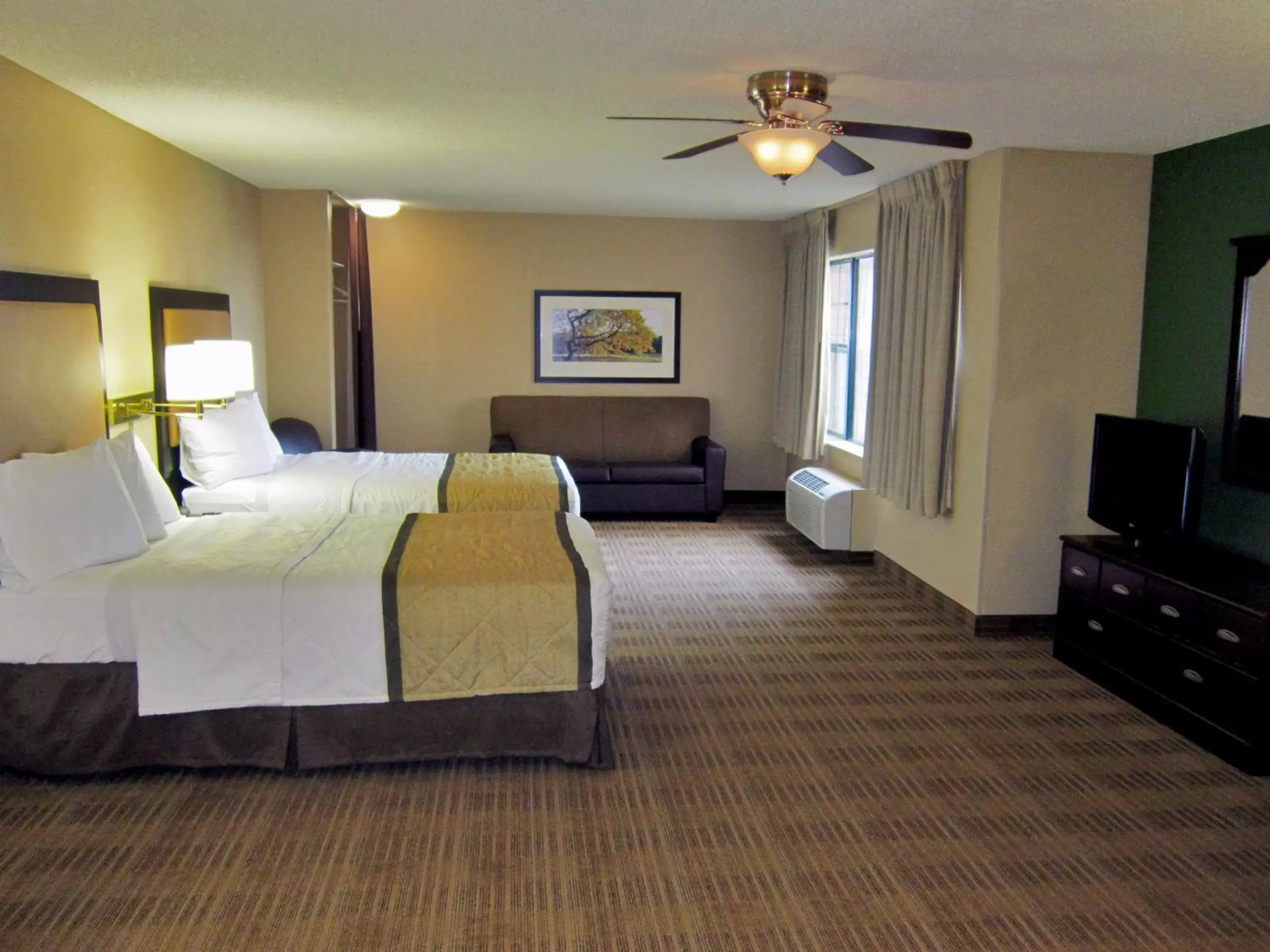 Bed in Extended Stay America Suites - Memphis - Germantown West