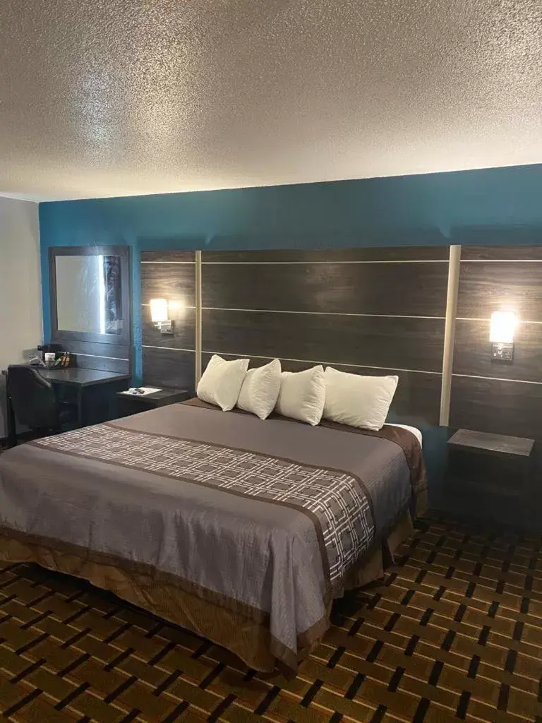 Bed in Faribault Hometown Inn & Suites
