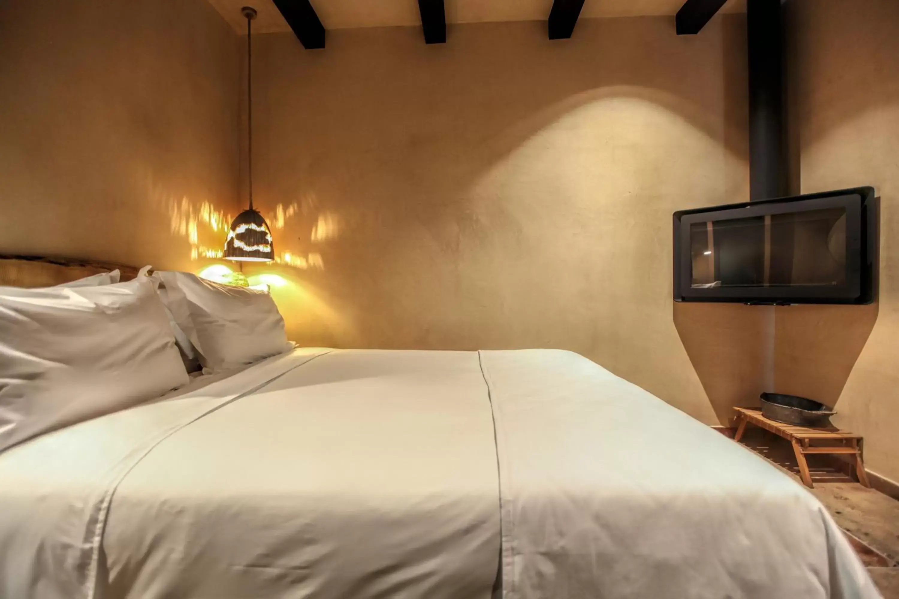 Bed in Meteora Heaven and Earth Kastraki premium suites