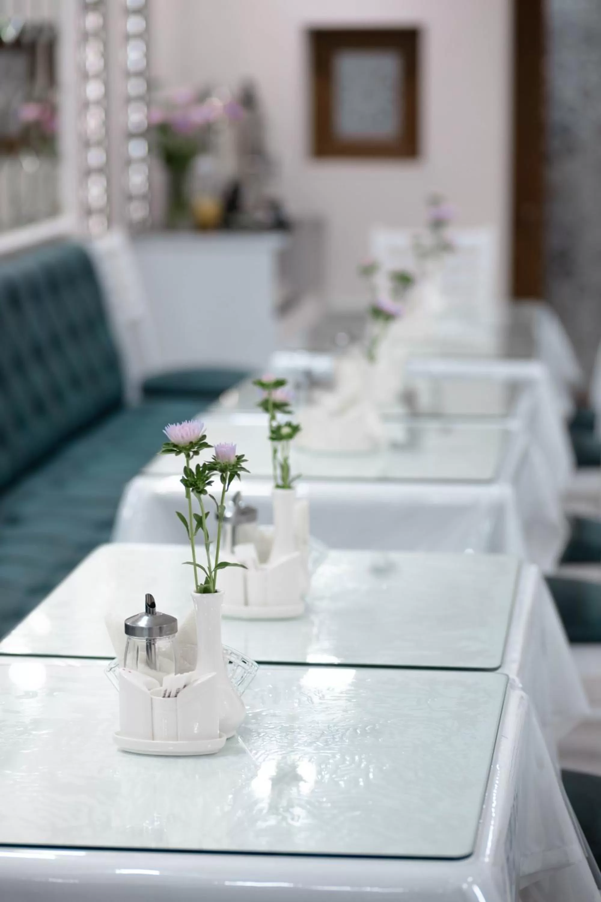 Restaurant/places to eat in Registon Saroy Hotel