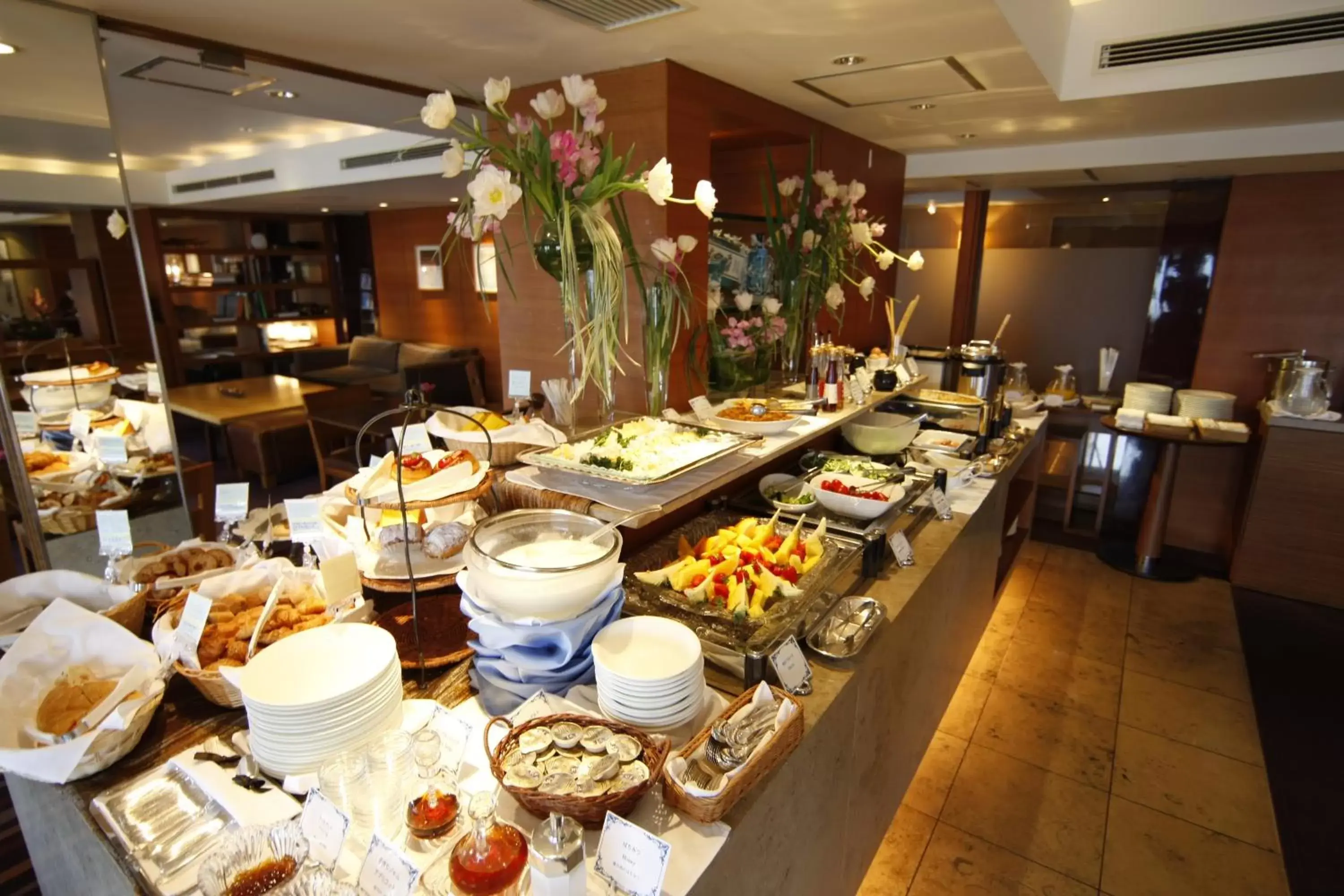 Lounge or bar, Restaurant/Places to Eat in Kobe Portopia Hotel
