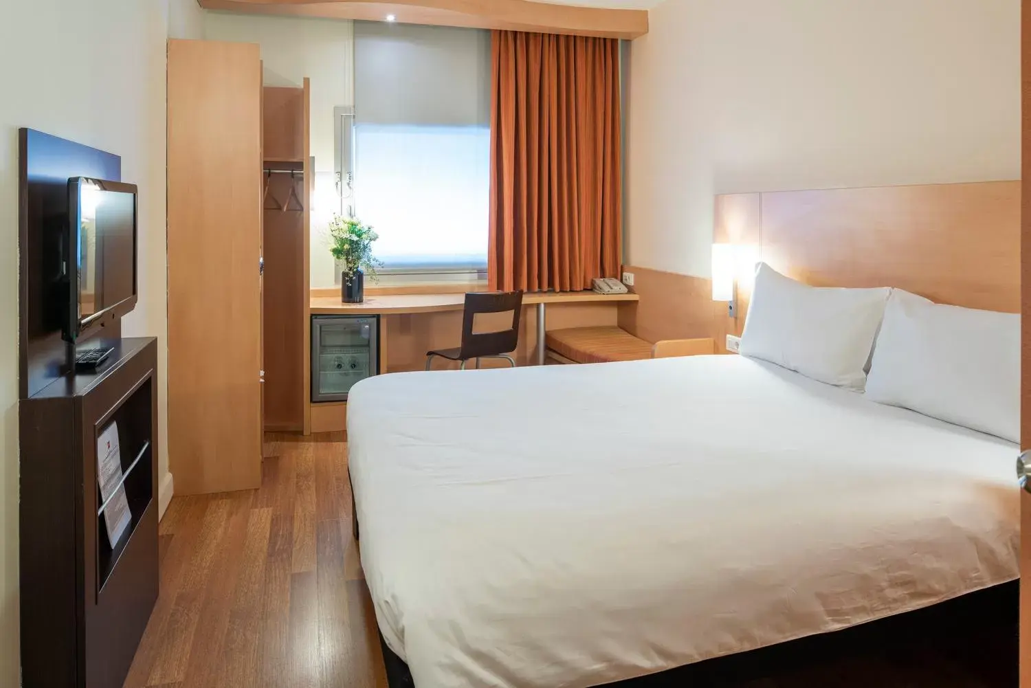 Bed in Ibis Izmir Alsancak