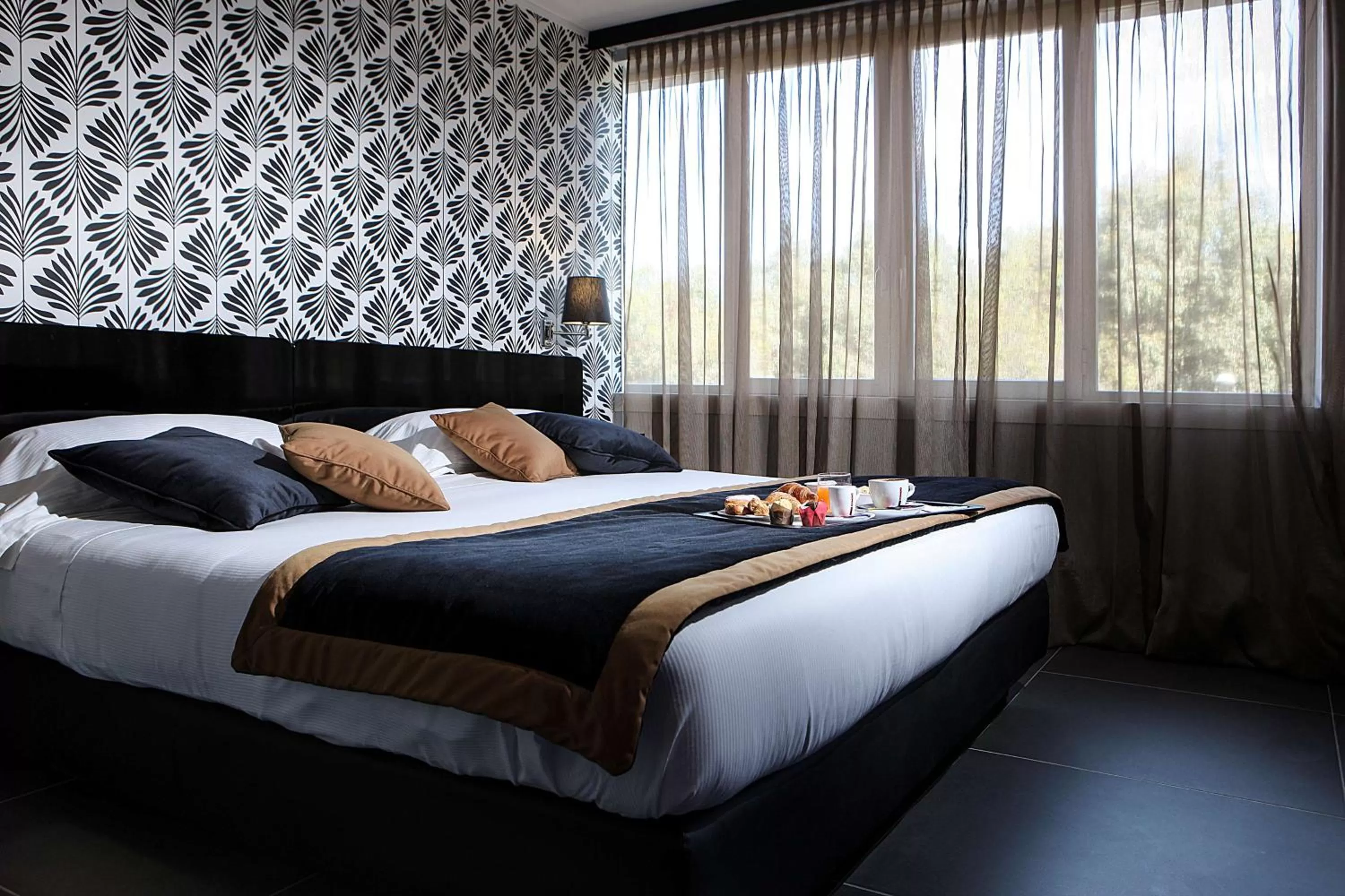 Photo of the whole room, Bed in Best Western JFK Hotel