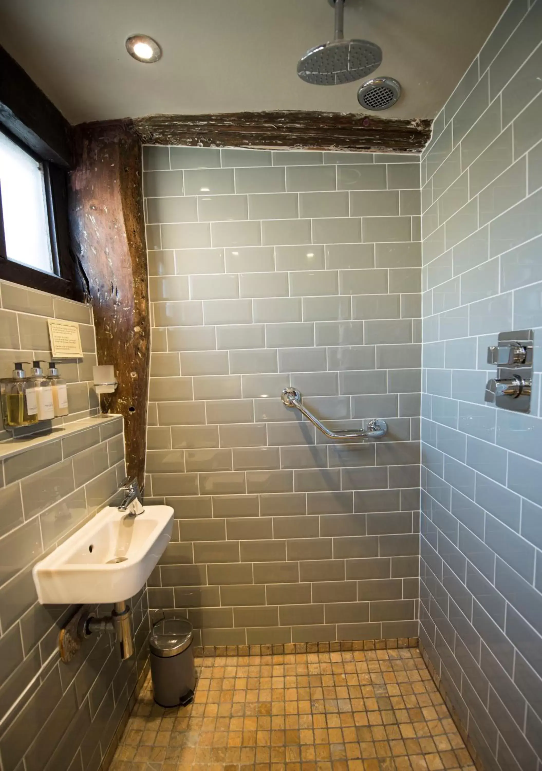 Bathroom in Alma Inn & Dining Rooms