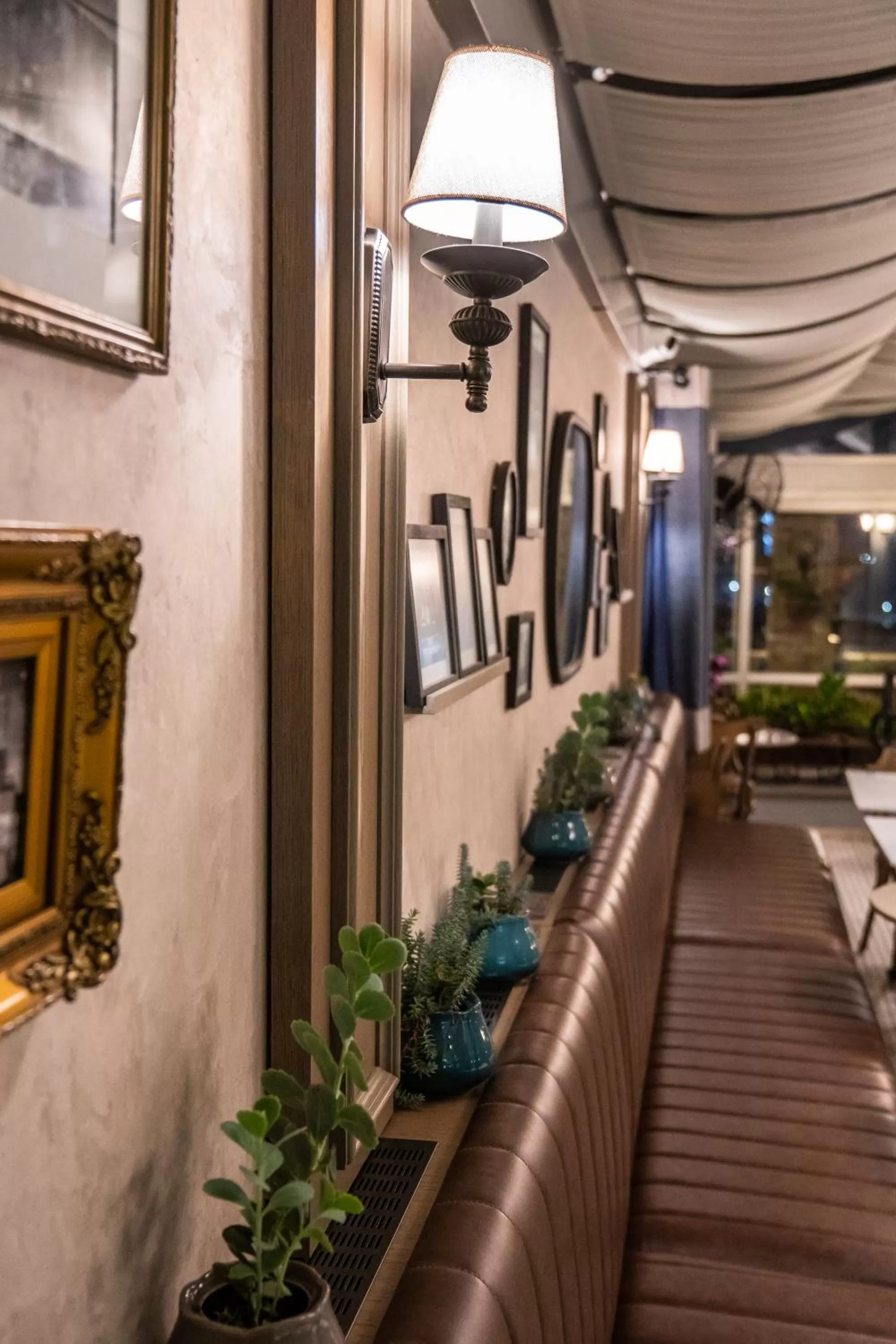 Seating area in Hotel Niles Istanbul