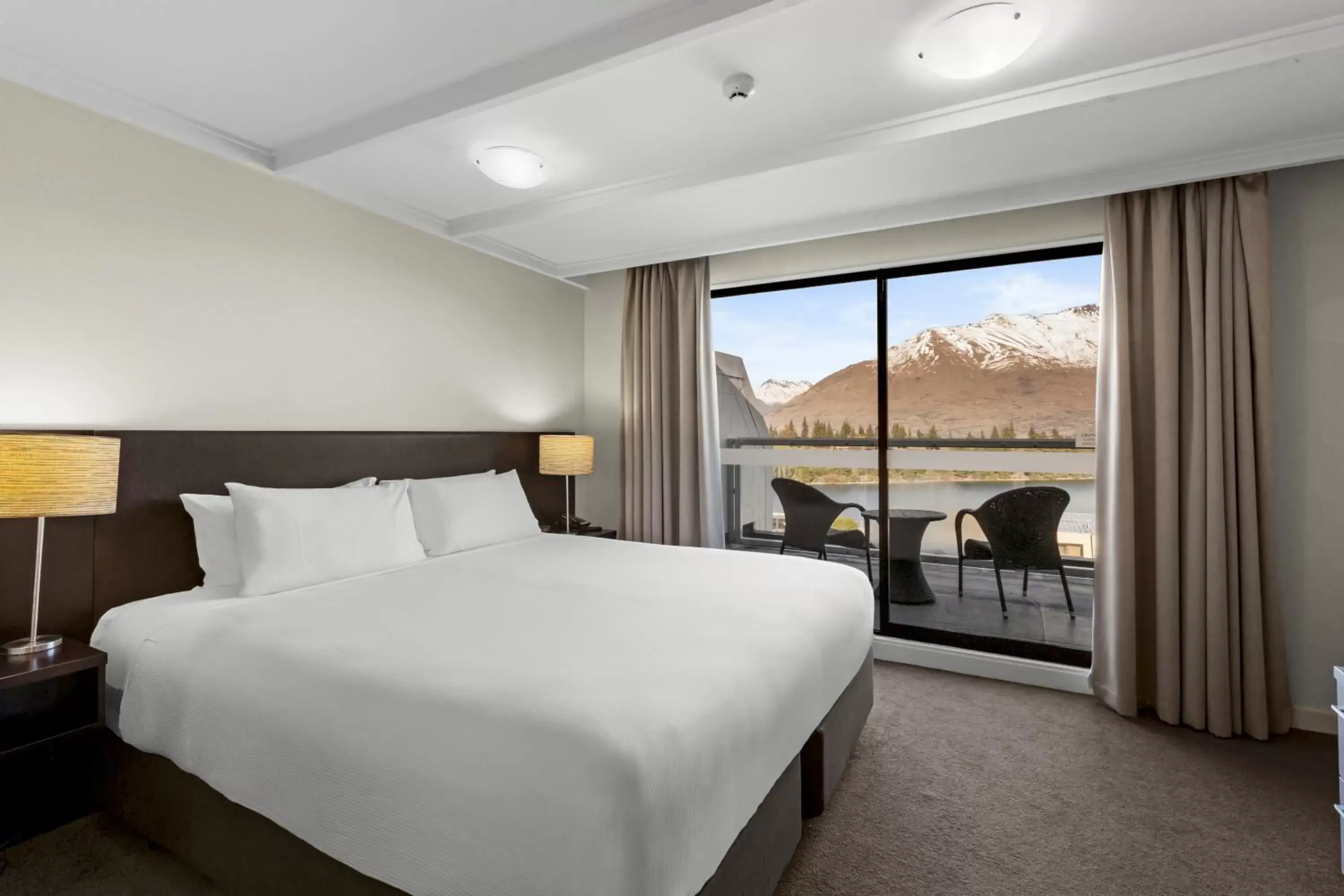 Bed in Copthorne Hotel & Apartments Queenstown Lakeview