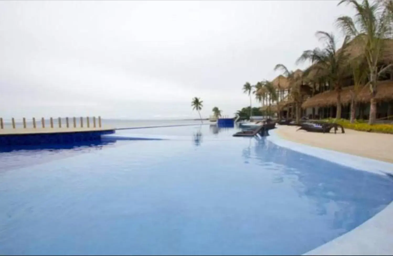 Swimming pool in The Bellevue Resort Swimming pool in The Bellevue Resort