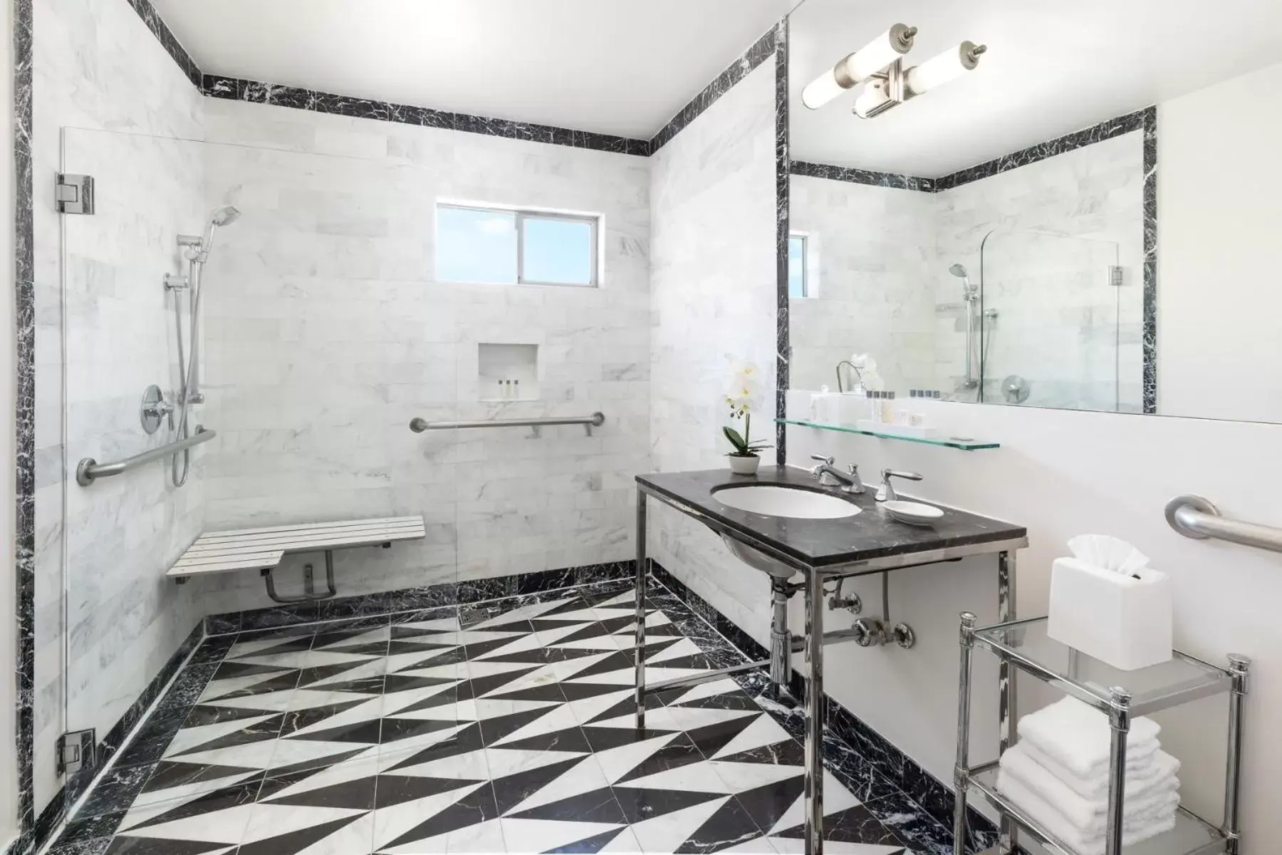 Bathroom in Maison 140 Beverly Hills