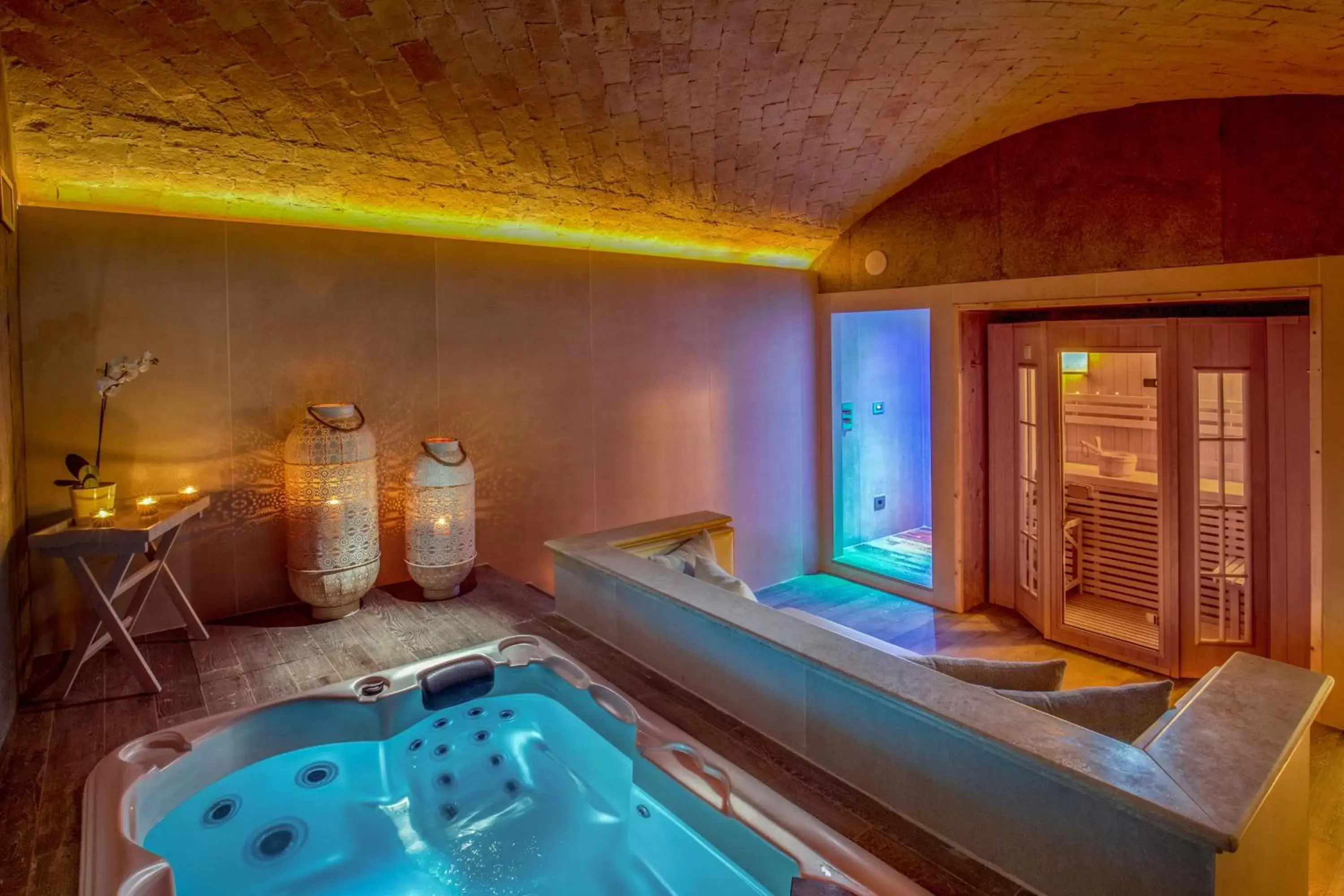 Hot Tub, Spa/Wellness in Hotel Piccolo Borgo