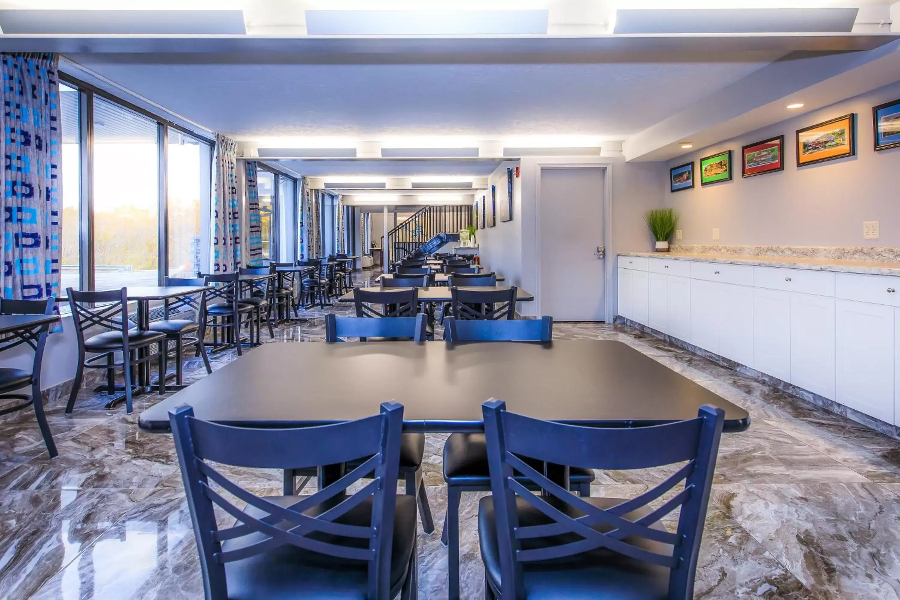 Breakfast in The Resort at Lake of the Ozarks Breakfast in The Resort at Lake of the Ozarks