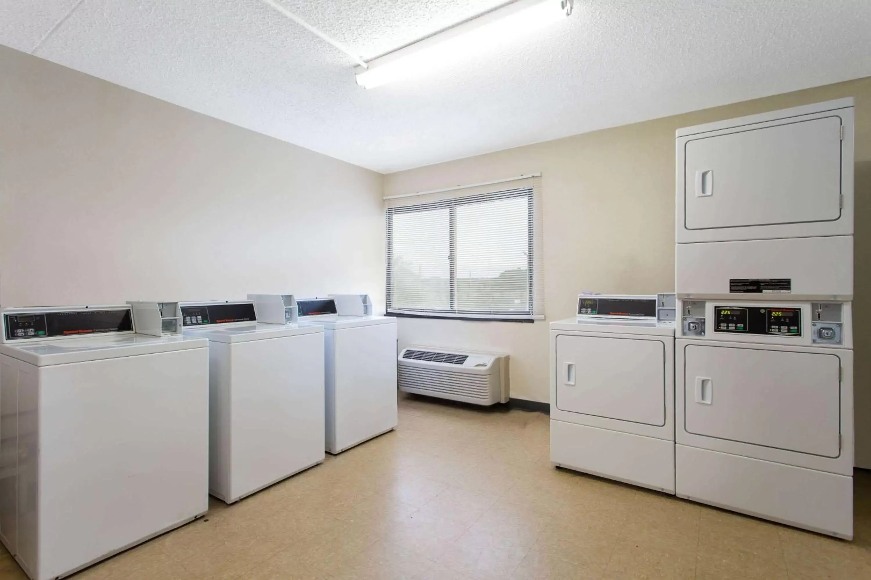 On site, Kitchen/Kitchenette in Days Inn by Wyndham Absecon Atlantic City Area