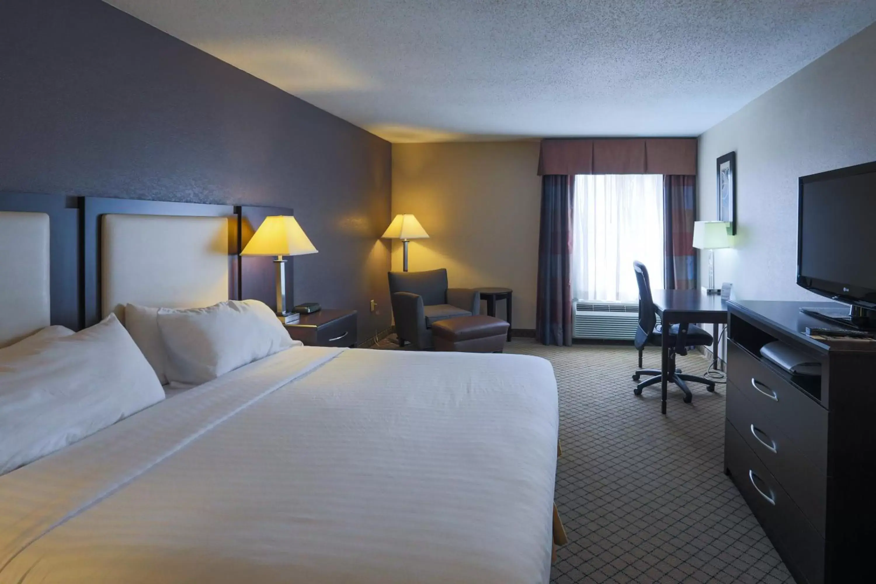 Photo of the whole room, Bed in Holiday Inn Express Hotel & Suites Blythewood, an IHG Hotel