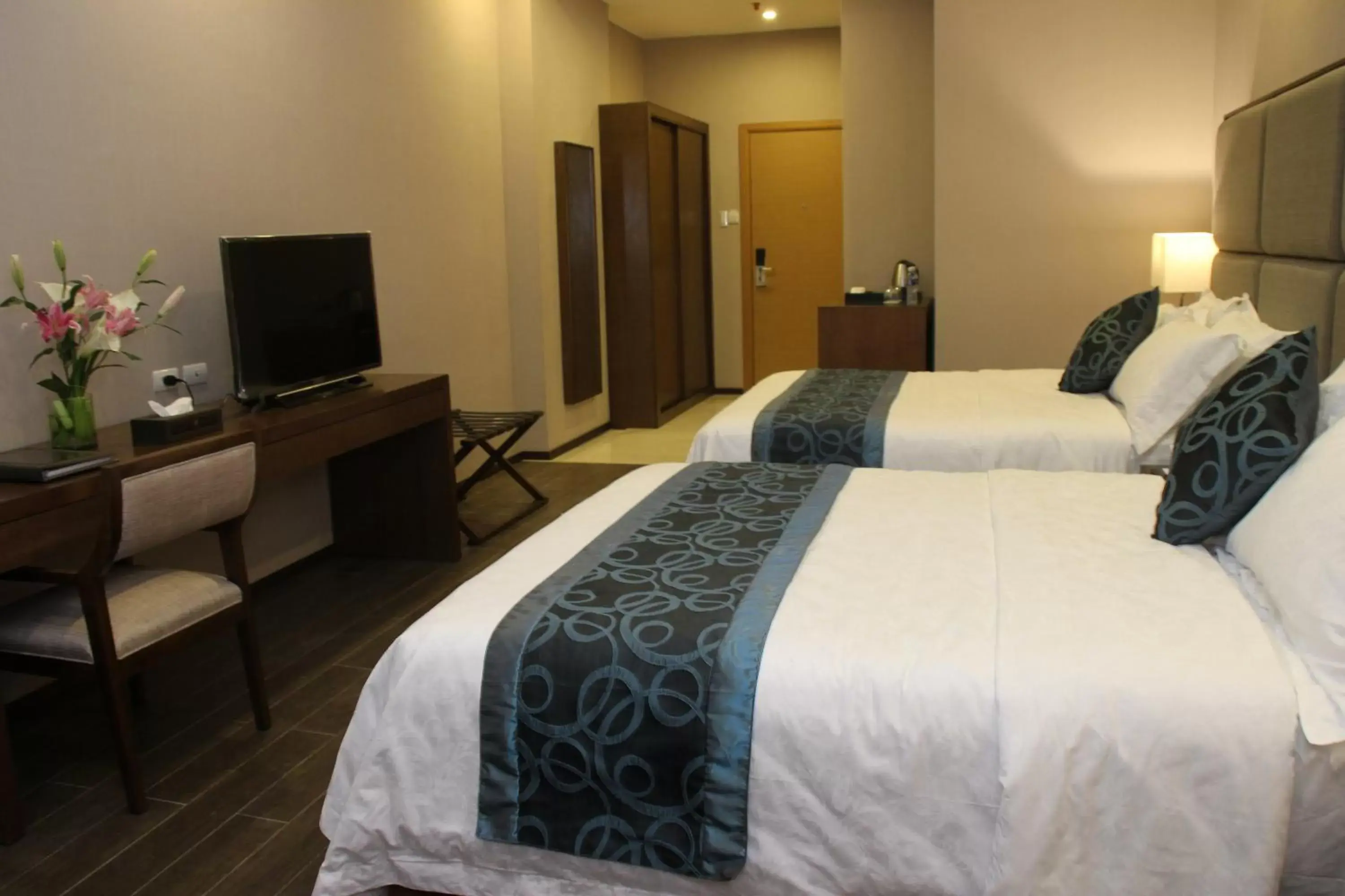 Bed in Golden Phoenix Hotel - Manila