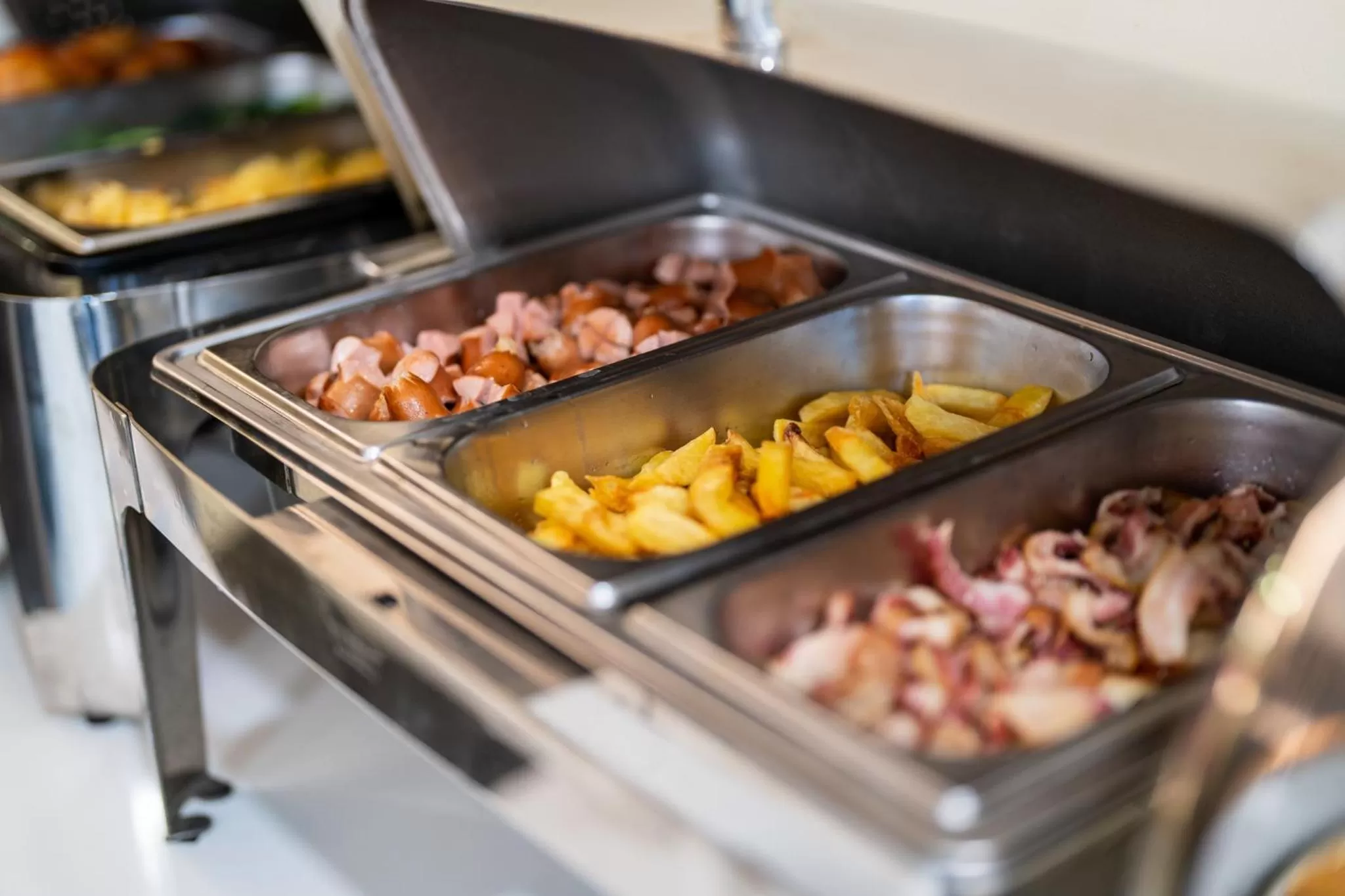 Restaurant/places to eat in Golden Legend Boutique Hotel