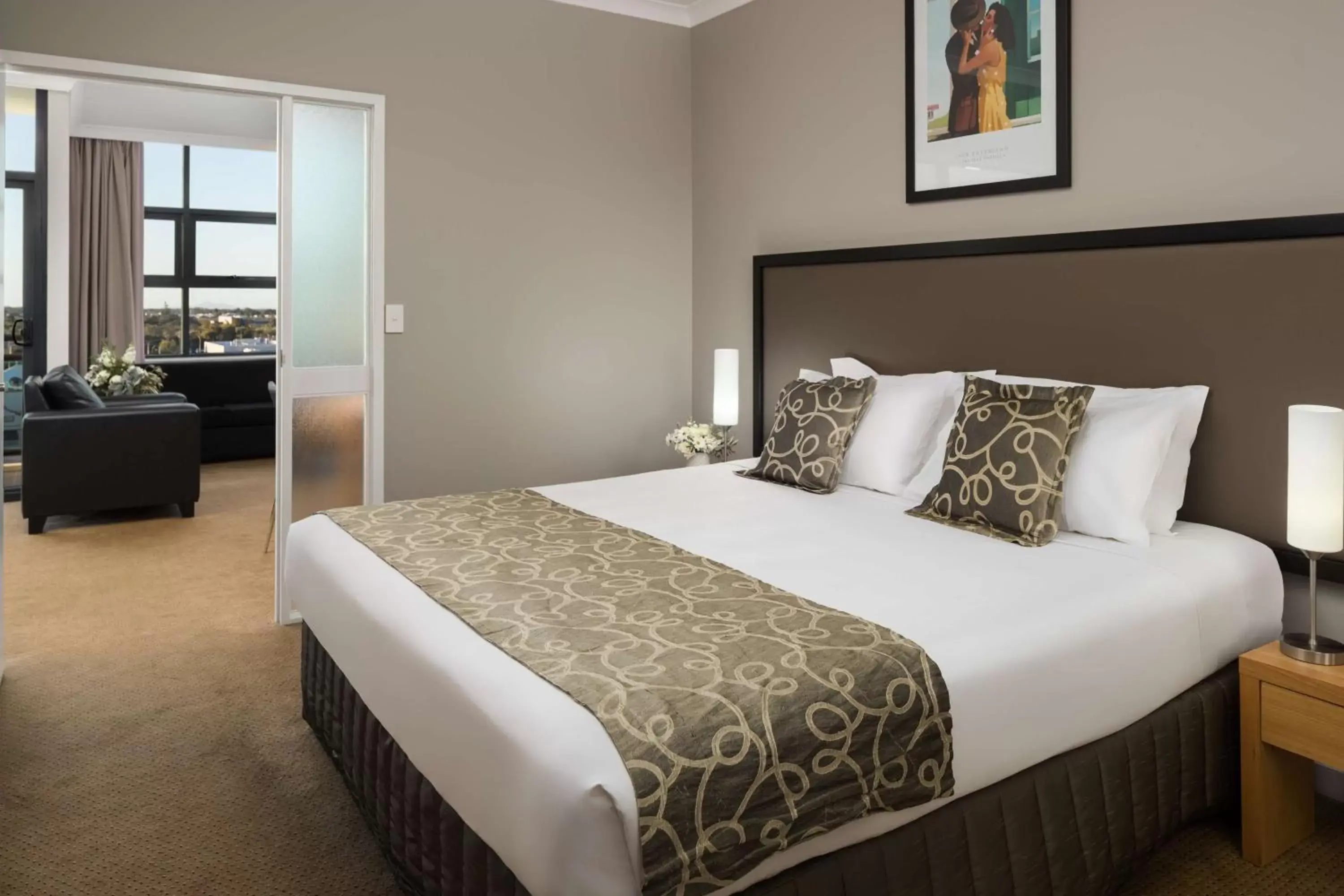 Photo of the whole room, Bed in Rydges Mackay Suites