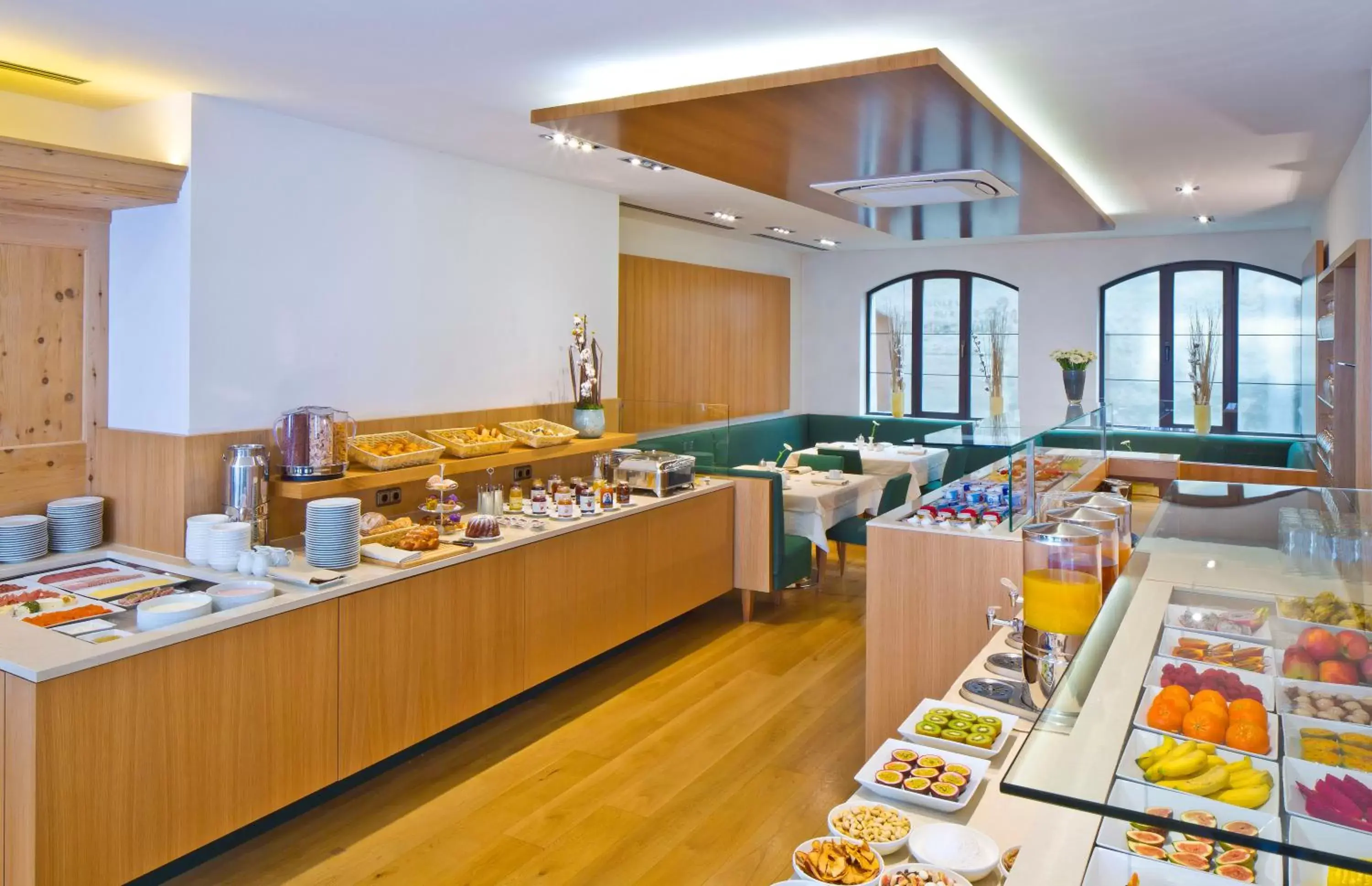 Buffet breakfast, Restaurant/Places to Eat in Hotel Maximilian - Stadthaus Penz