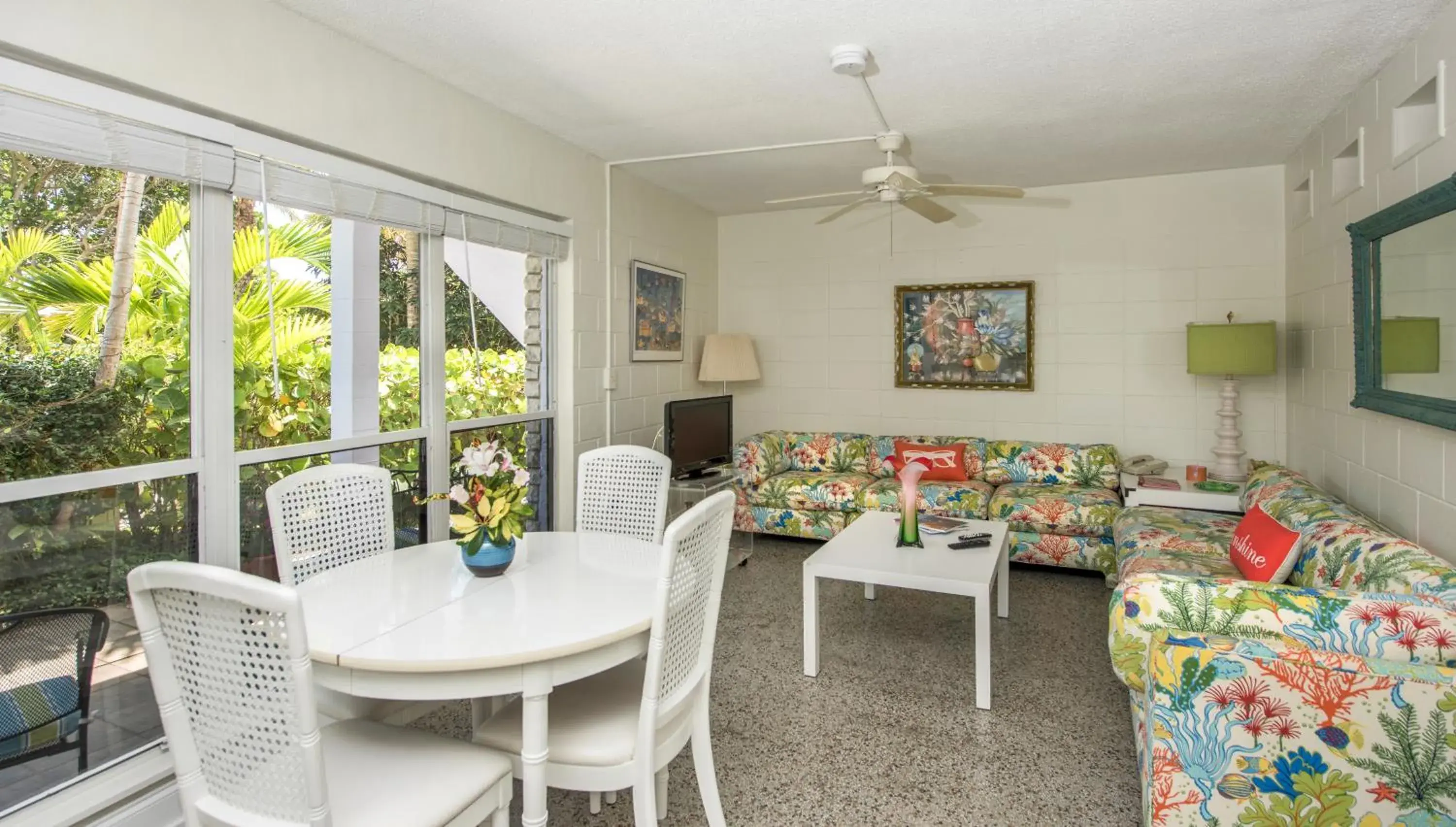 Dining Area in South Beach Place - Vero Beach