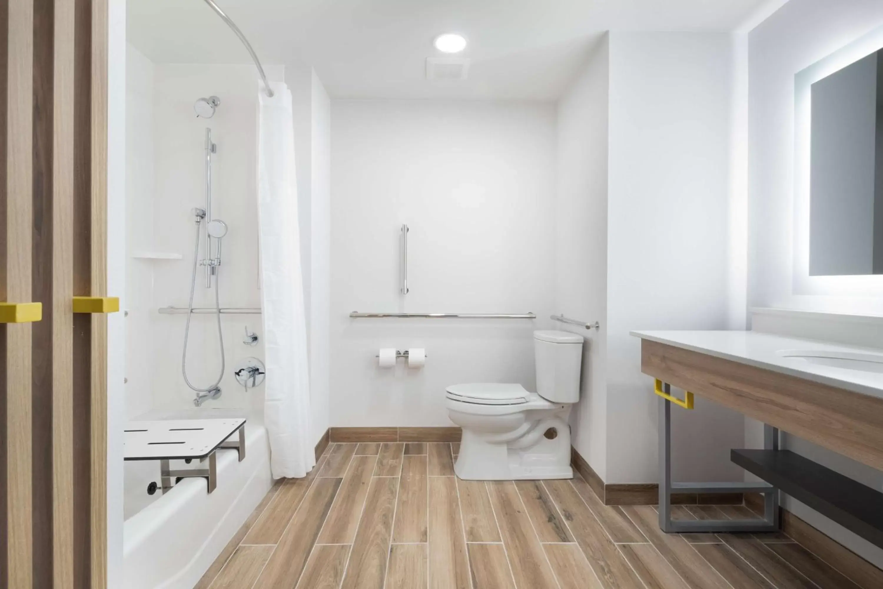 Queen Room with Two Queen Beds - Hearing Access/Non-Smoking in Hampton Inn by Hilton Verona at Turning Stone Queen Room with Two Queen Beds - Hearing Access/Non-Smoking in Hampton Inn by Hilton Verona at Turning Stone