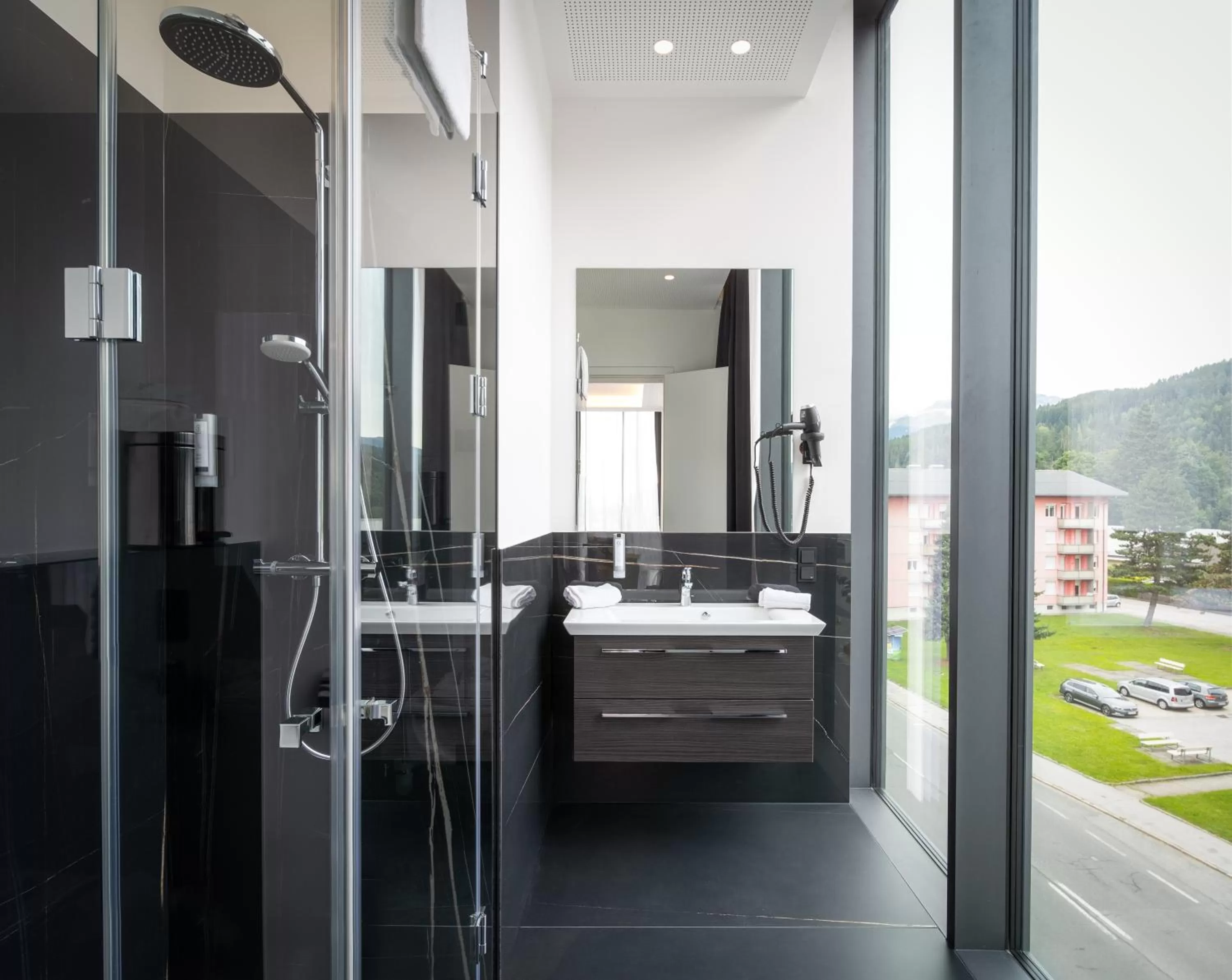 Bathroom in On The Way 24 - Sauna & Golfsimulator inklusive