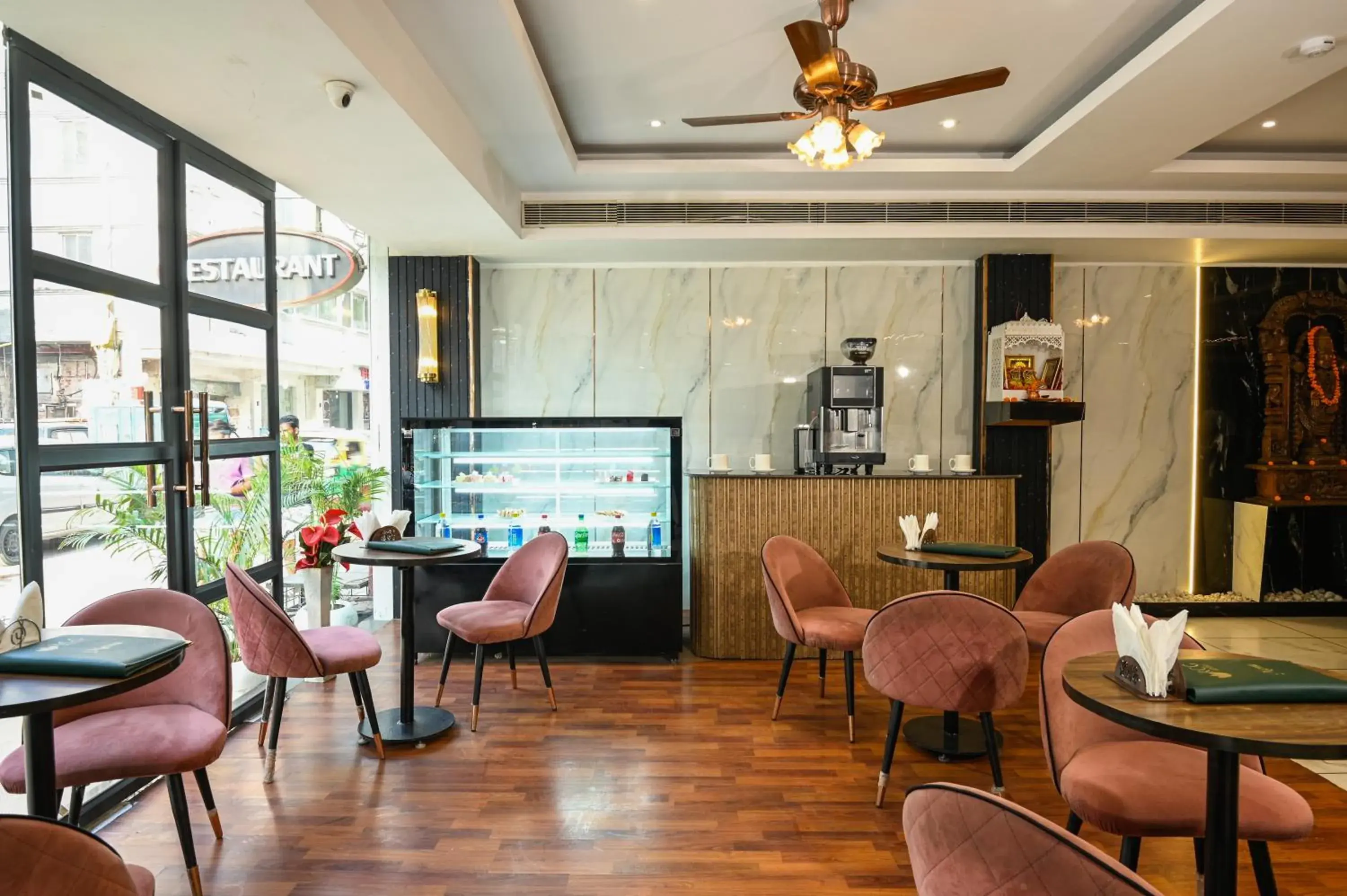 Restaurant/places to eat, Lounge/Bar in Hotel Krishna Deluxe-By RCG Hotels