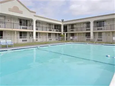 Swimming Pool in Americas Best Value Inn-Pocomoke City