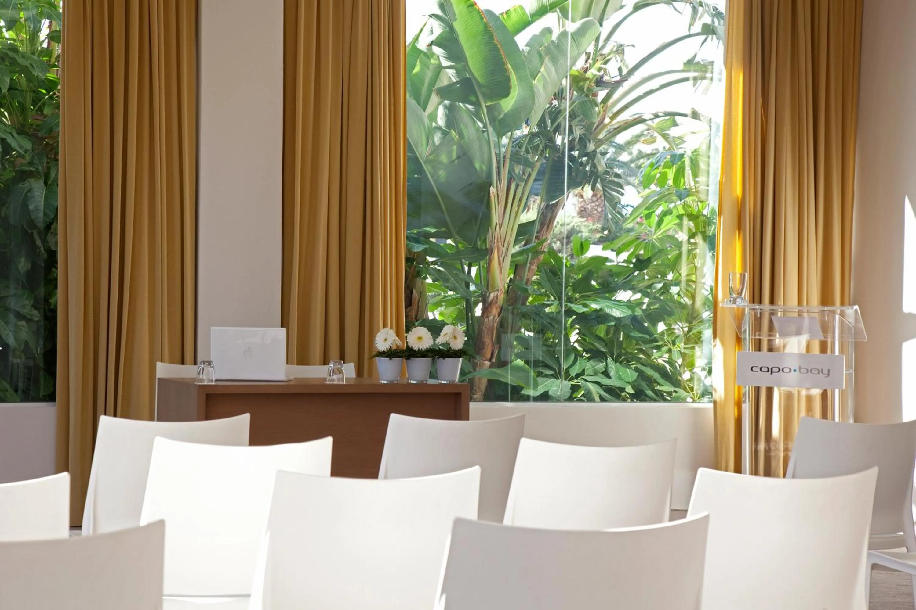 Business facilities in Capo Bay Hotel